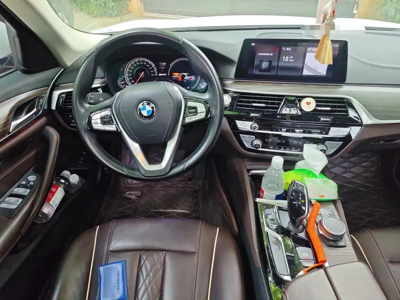 BMW 5 Series New Energy 2019 530Le Luxury Package — миниатюра 10