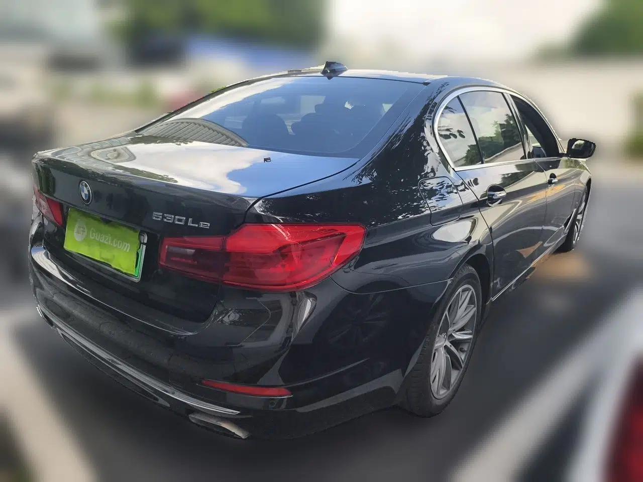 BMW 5 Series New Energy 2019 530Le Luxury Package — миниатюра 6