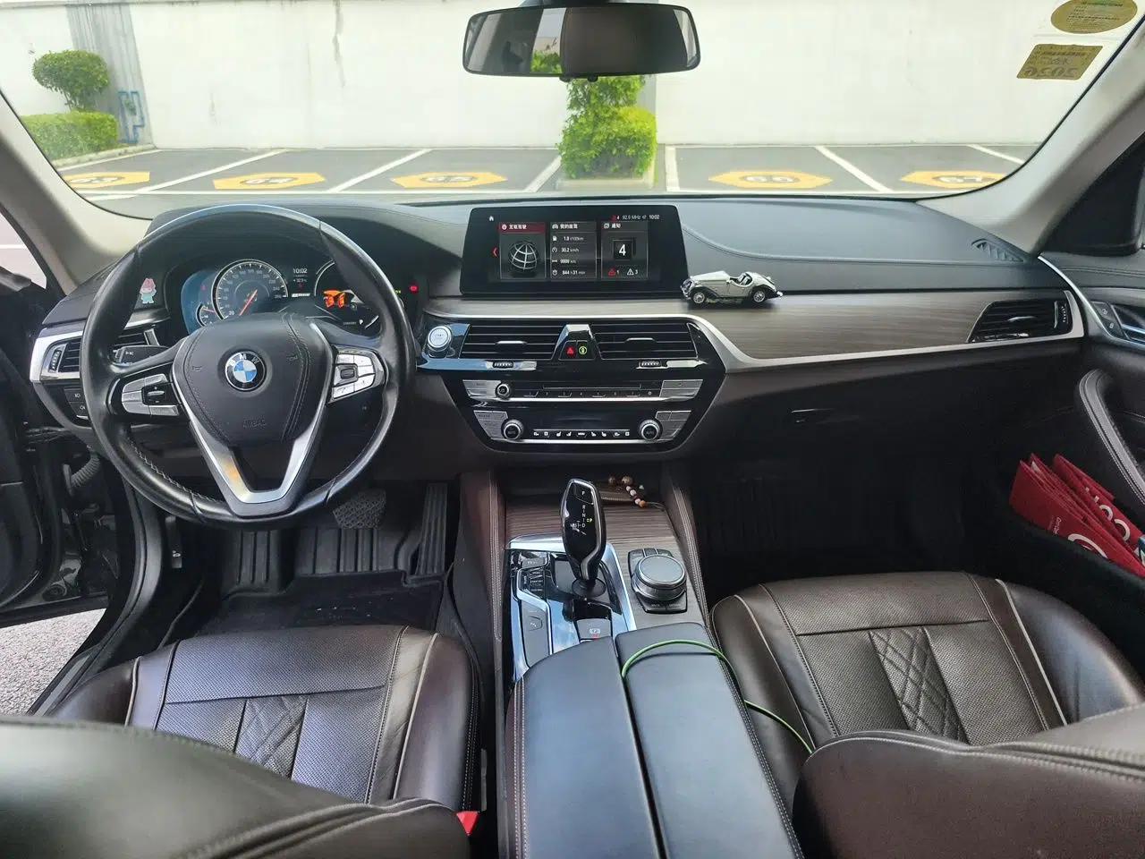 BMW 5 Series New Energy 2019 530Le Luxury Package — миниатюра 9
