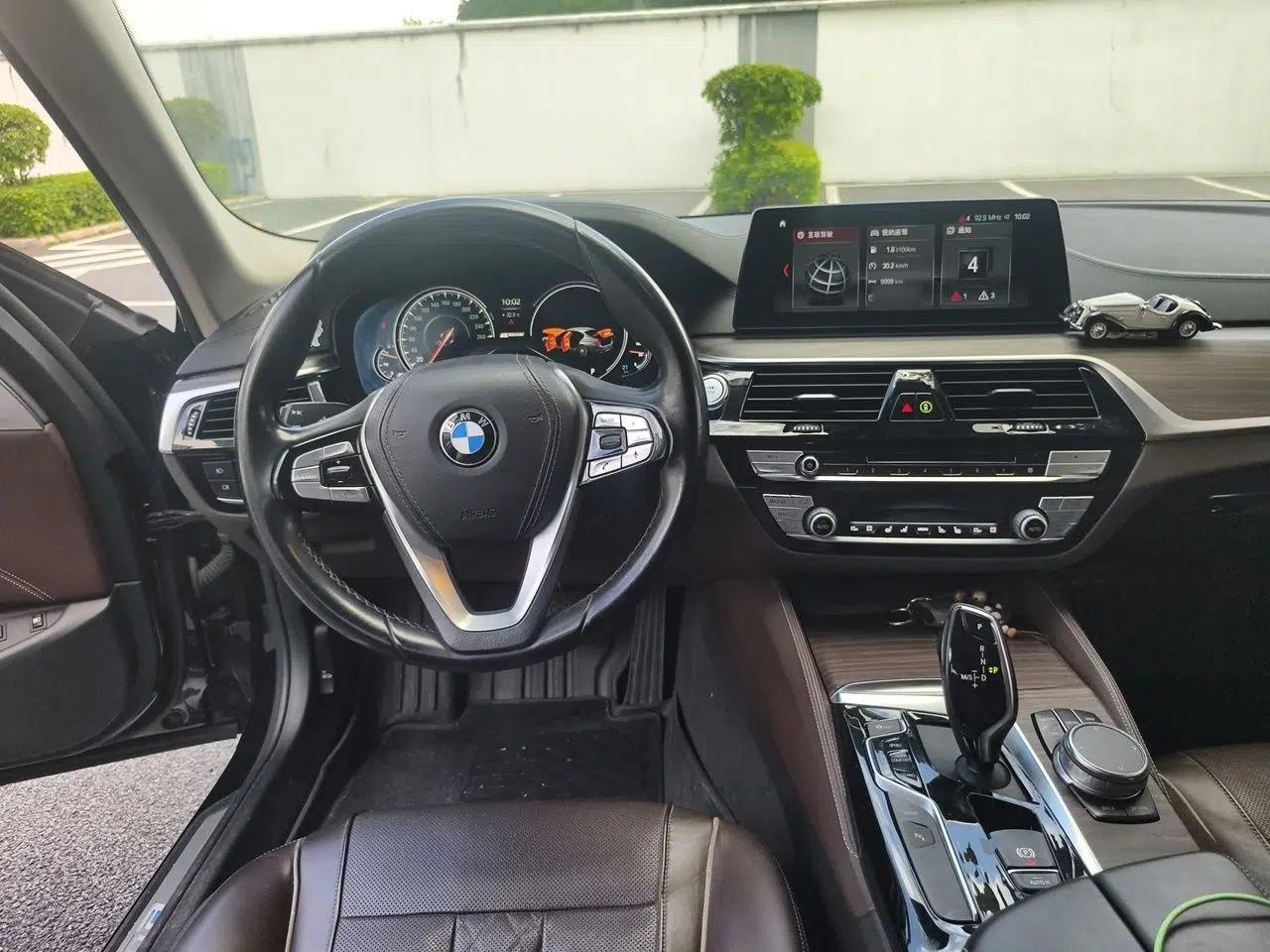 BMW 5 Series New Energy 2019 530Le Luxury Package — миниатюра 10