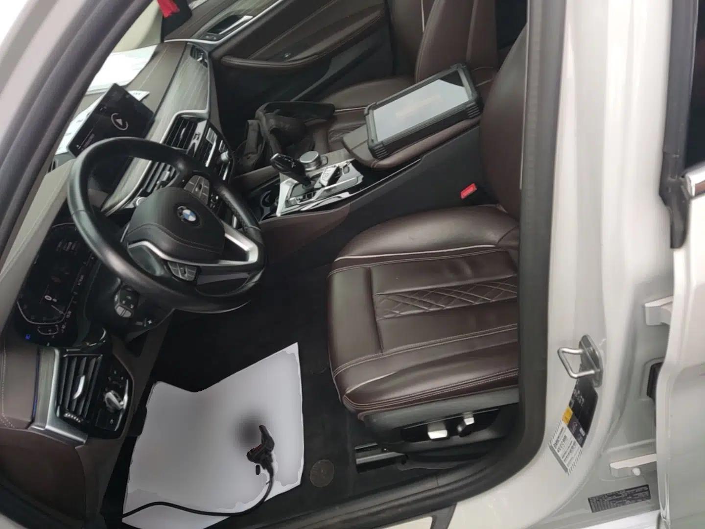 BMW 5 Series New Energy 2020 530Le Luxury Package — миниатюра 17