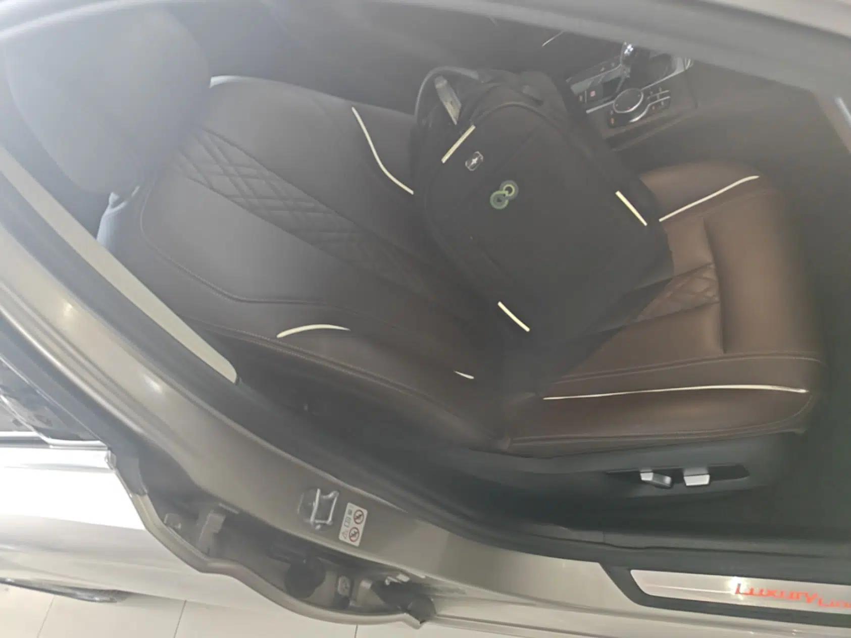 BMW 5 Series New Energy 2020 530Le Luxury Package — миниатюра 19