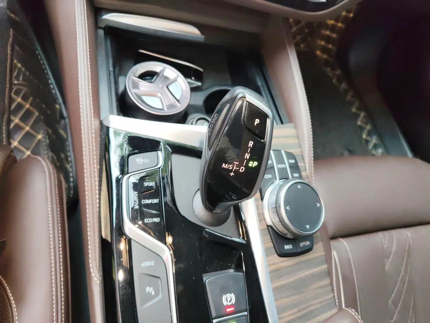 BMW 5 Series New Energy 2020 530Le Pioneer Edition — миниатюра 14