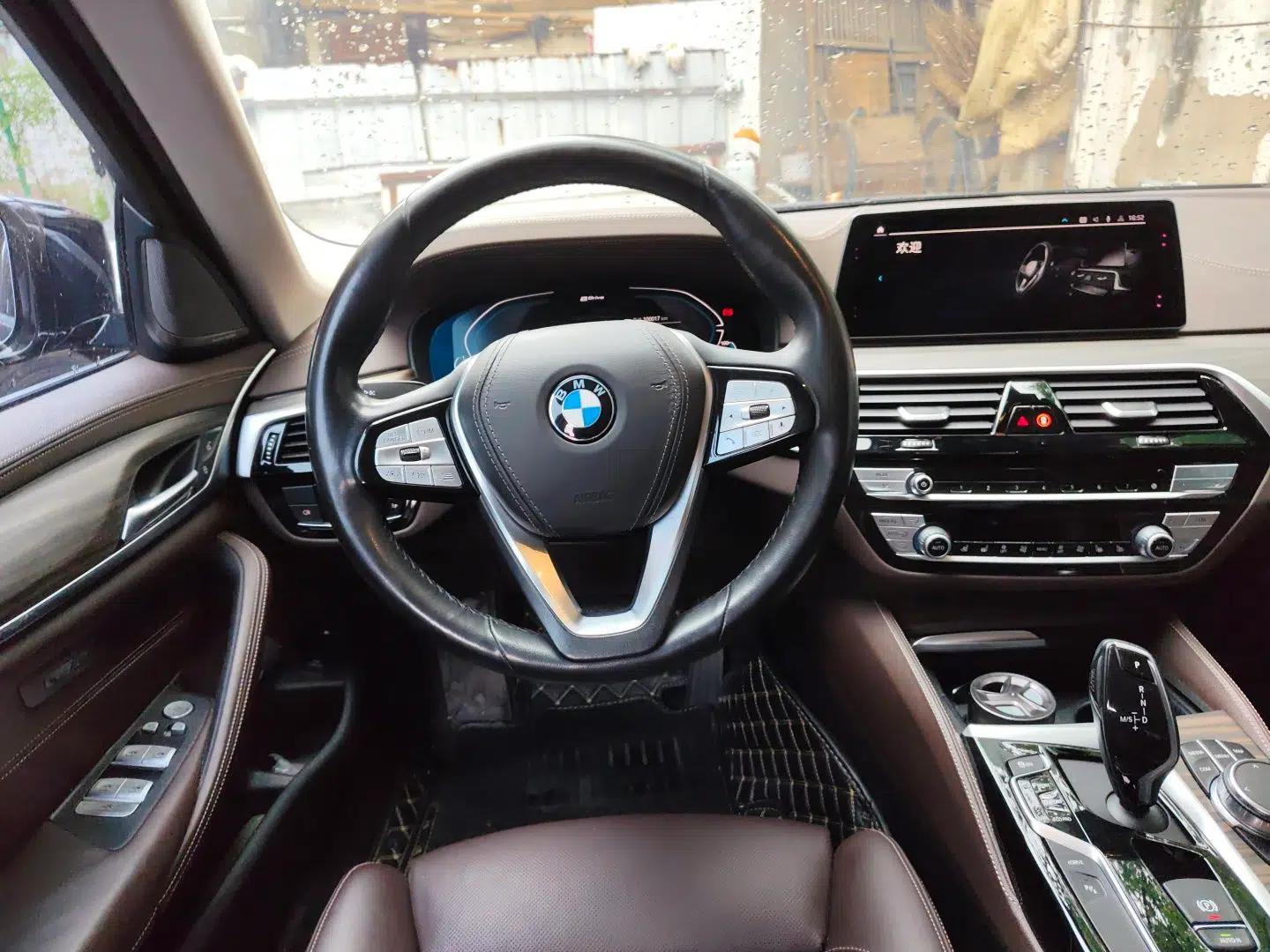 BMW 5 Series New Energy 2020 530Le Pioneer Edition — миниатюра 10