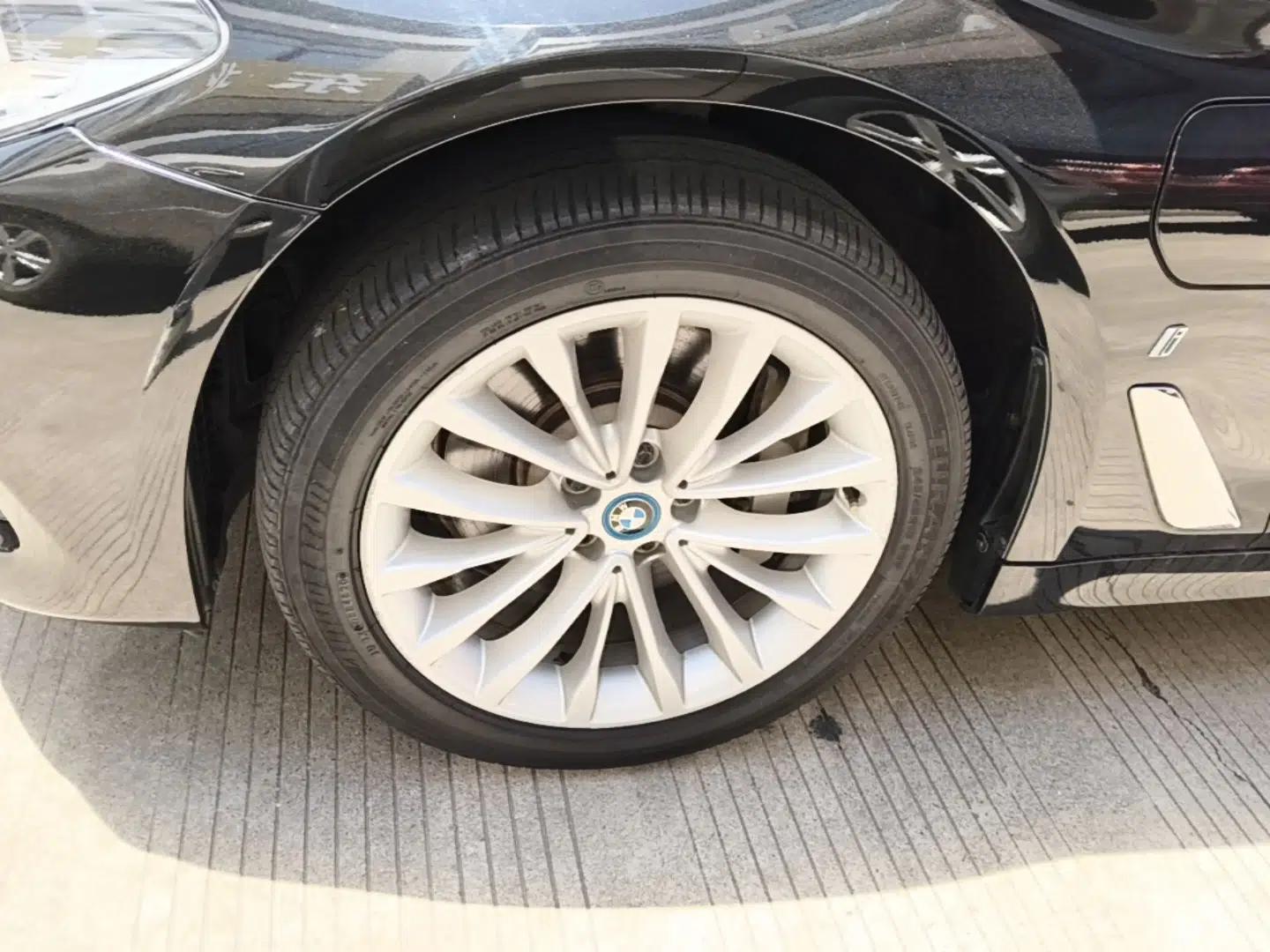 BMW 5 Series New Energy 2019 530Le Luxury Package — миниатюра 15