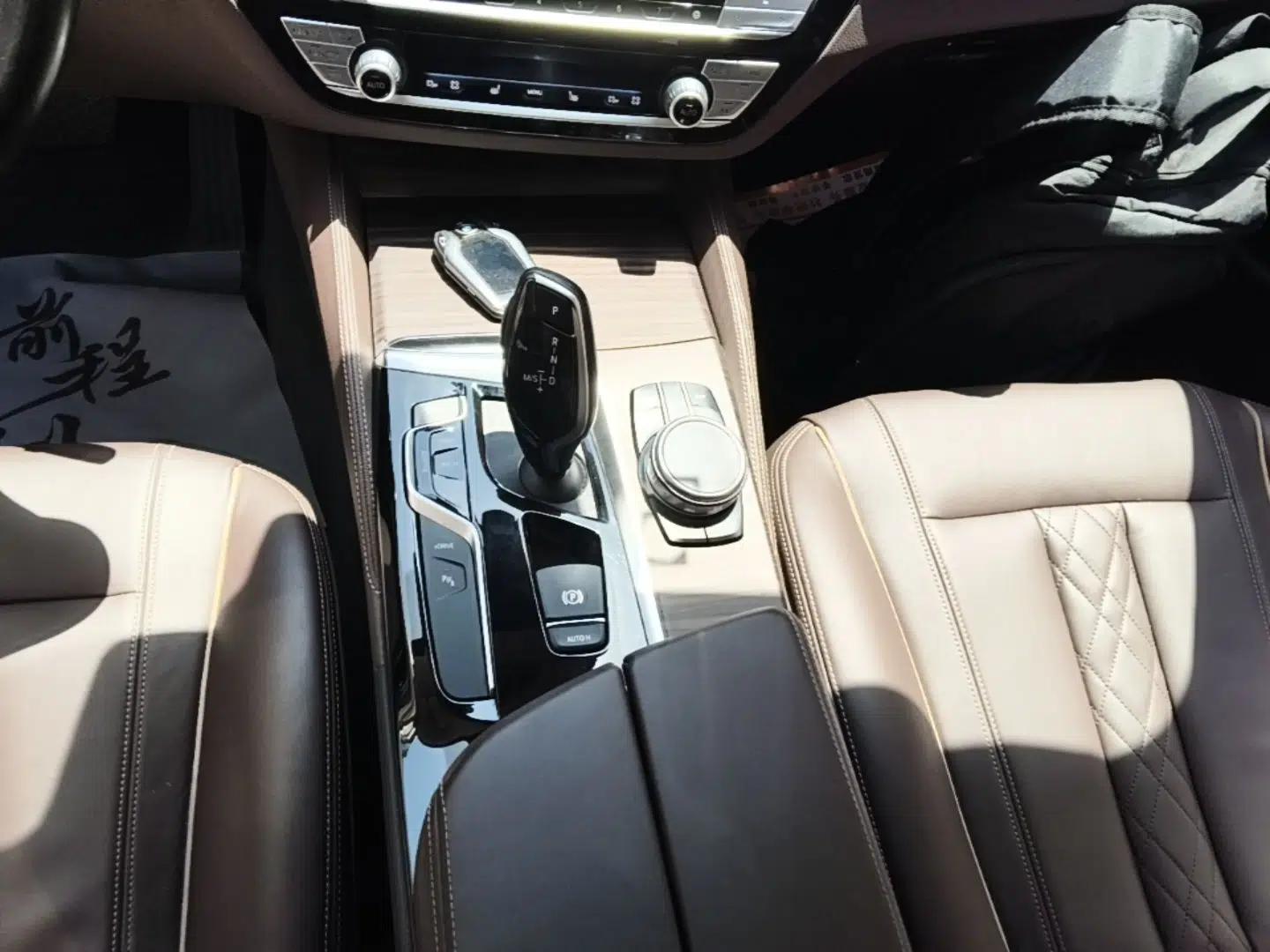 BMW 5 Series New Energy 2019 530Le Luxury Package — миниатюра 21