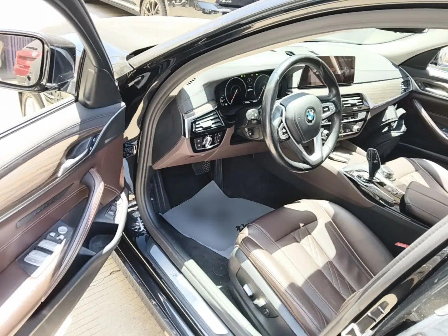 BMW 5 Series New Energy 2019 530Le Luxury Package — миниатюра 23