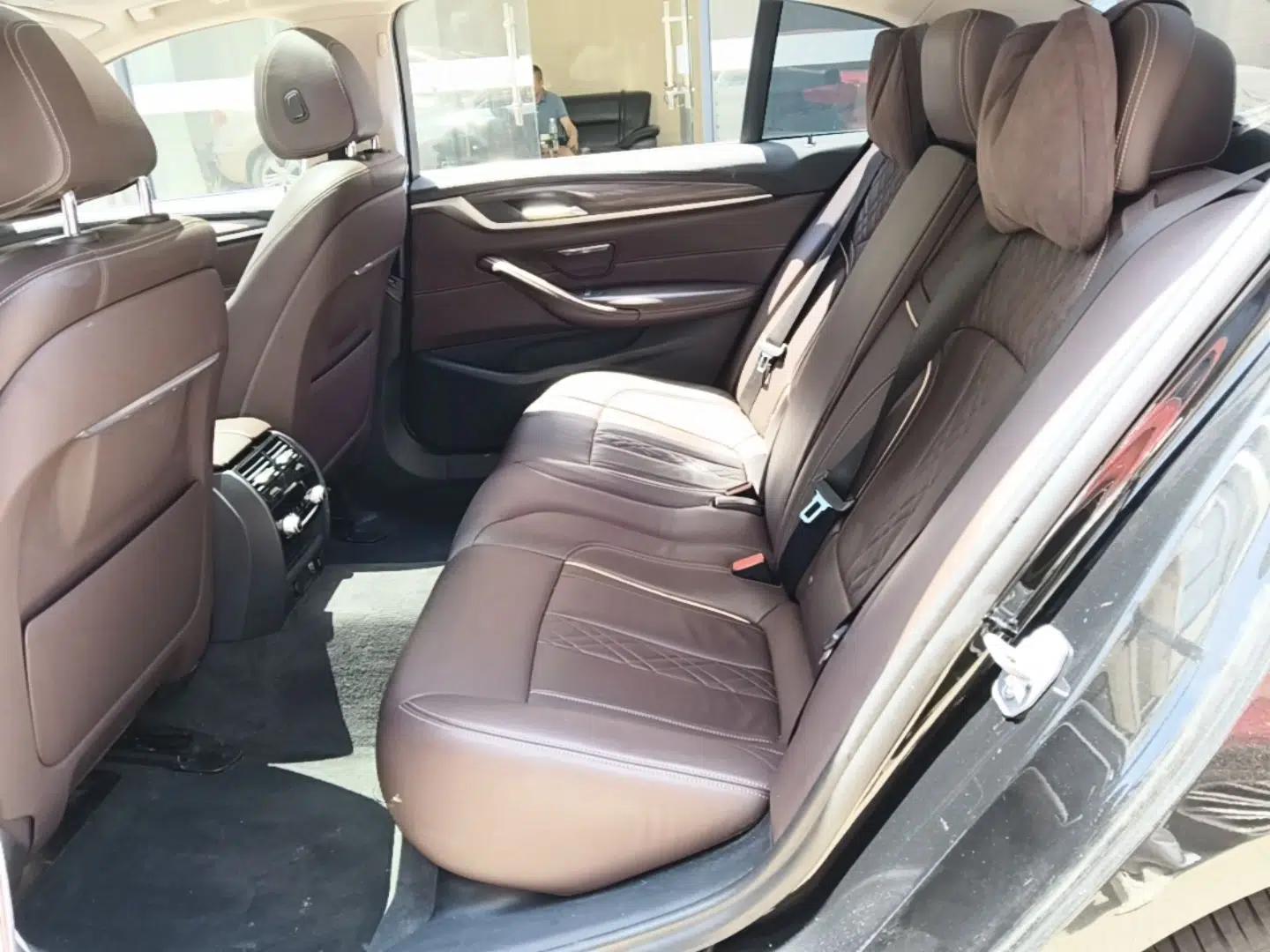 BMW 5 Series New Energy 2019 530Le Luxury Package — миниатюра 25