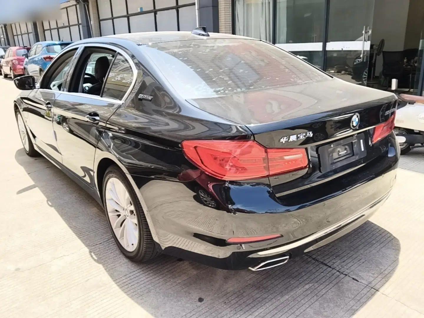 BMW 5 Series New Energy 2019 530Le Luxury Package — миниатюра 4