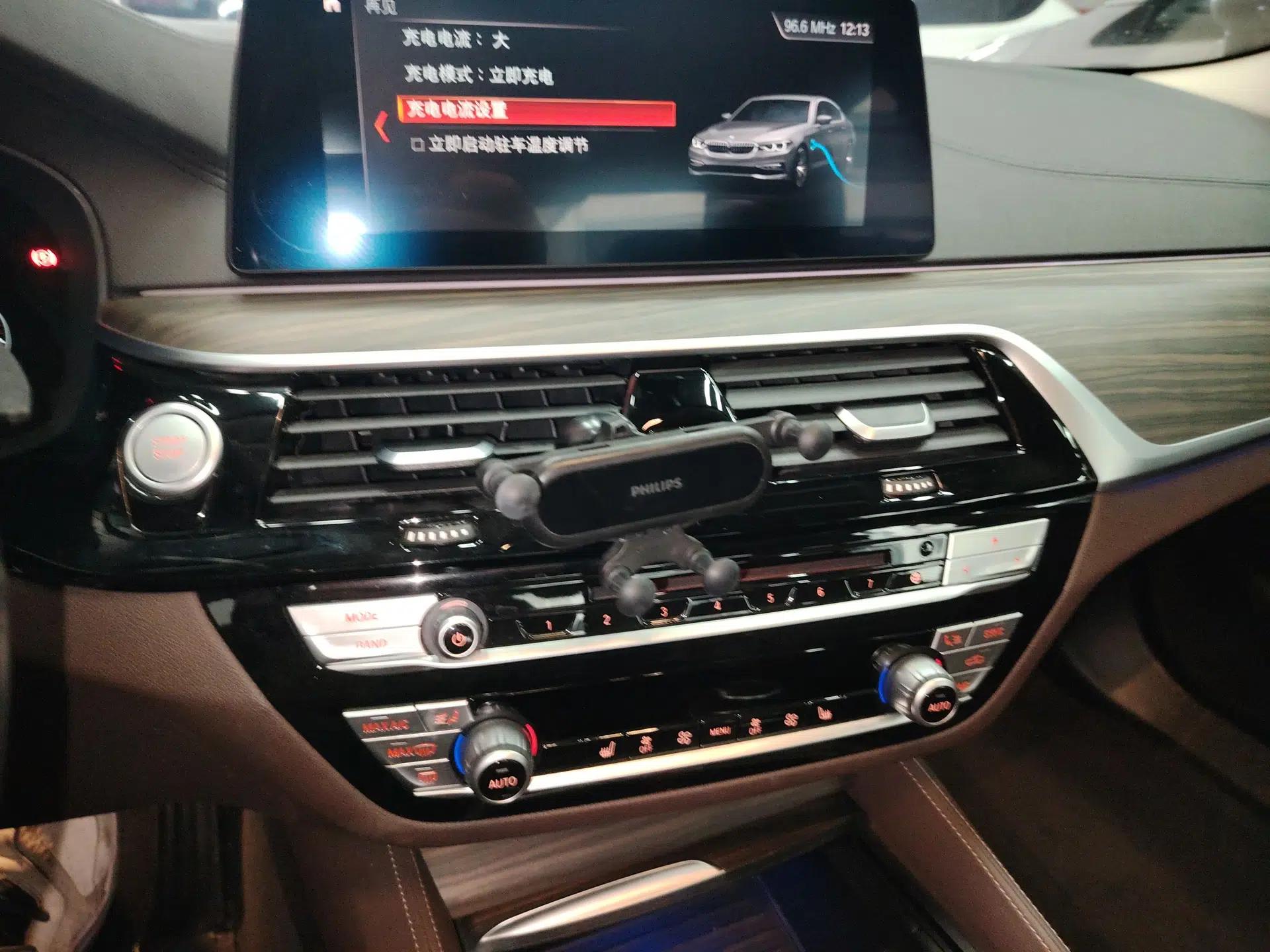 BMW 5 Series New Energy 2019 Updated Version 530Le Luxury Package — миниатюра 15