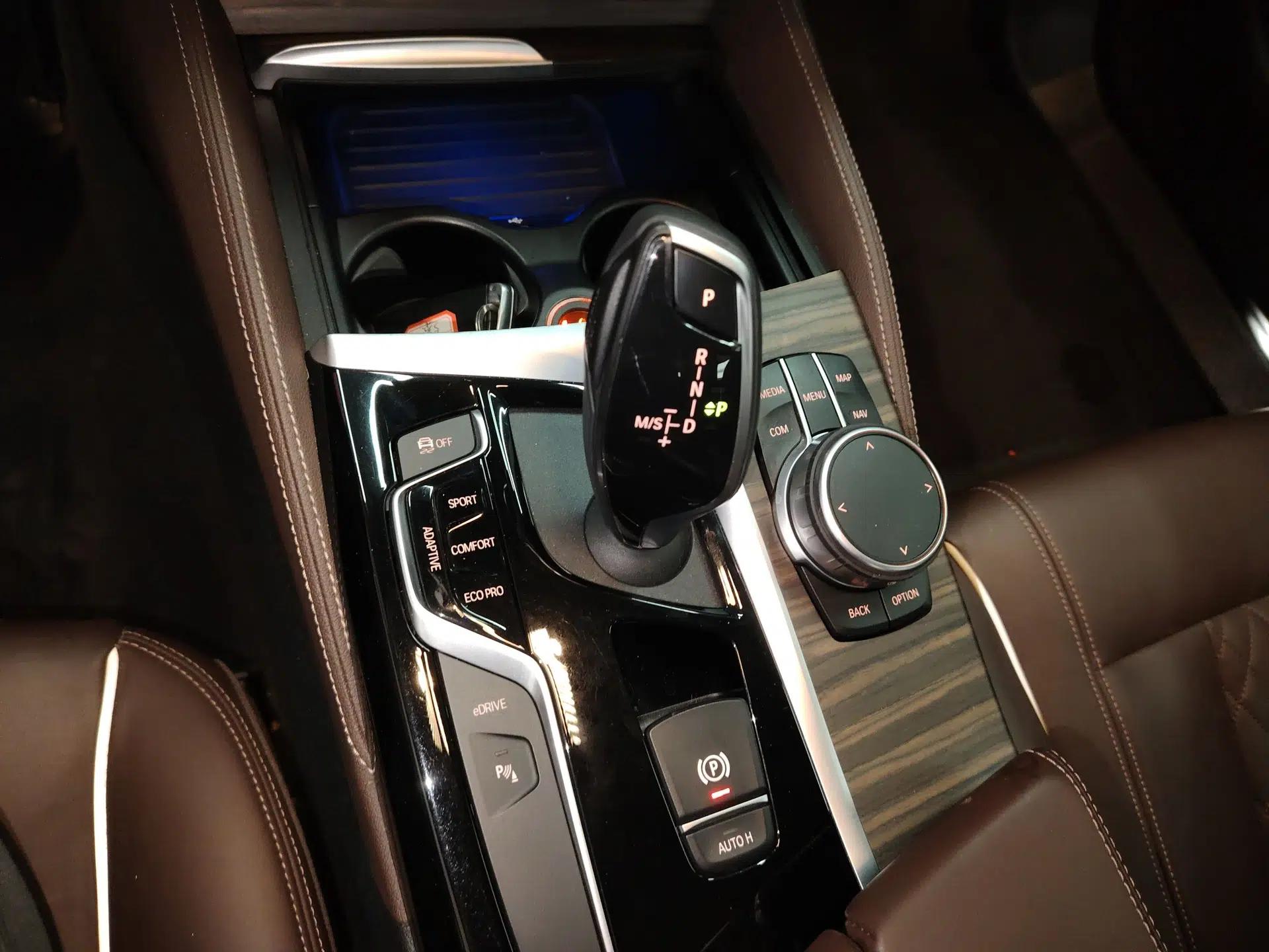 BMW 5 Series New Energy 2019 Updated Version 530Le Luxury Package — миниатюра 16