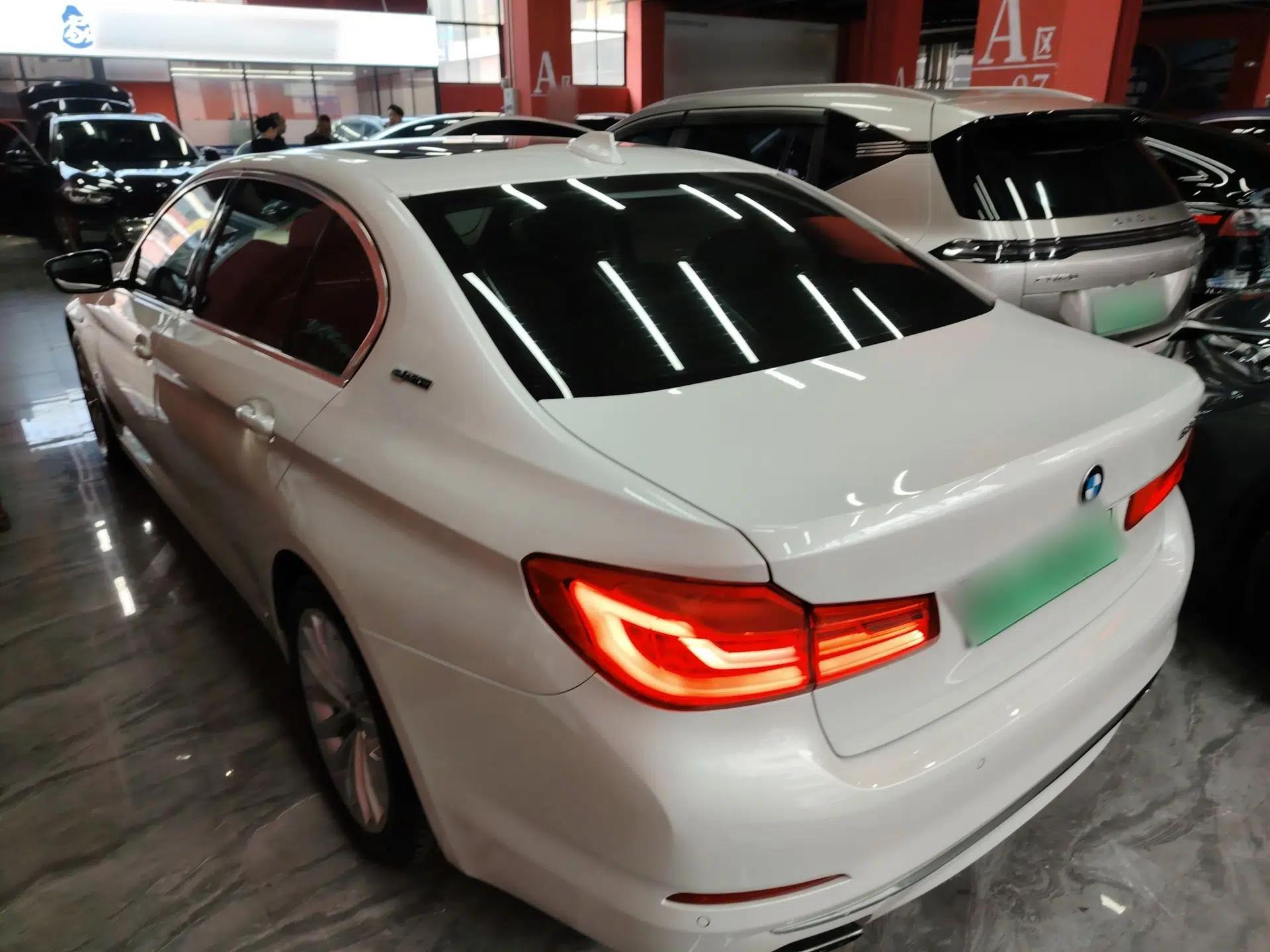 BMW 5 Series New Energy 2019 Updated Version 530Le Luxury Package — миниатюра 8