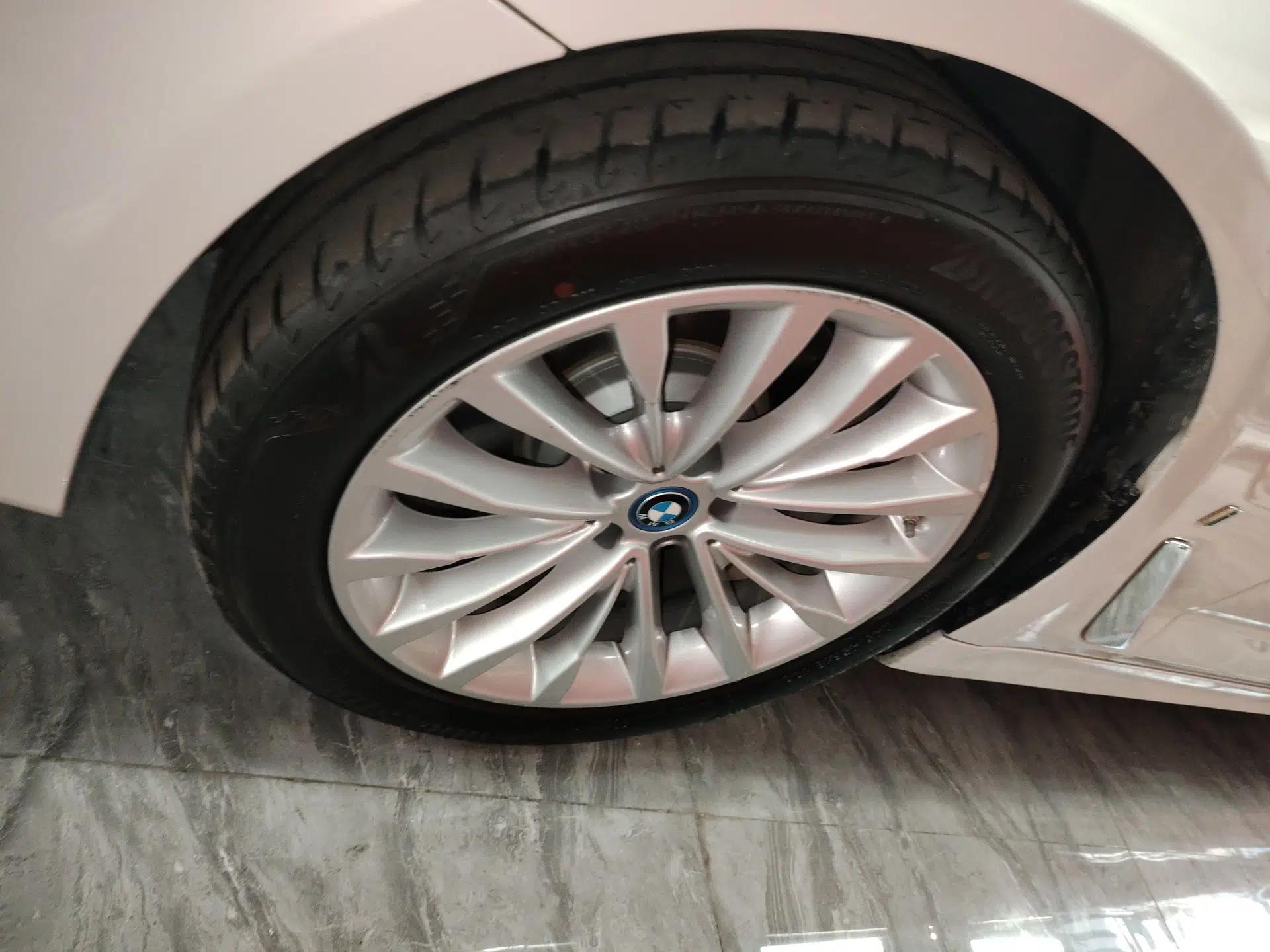 BMW 5 Series New Energy 2019 Updated Version 530Le Luxury Package — миниатюра 10