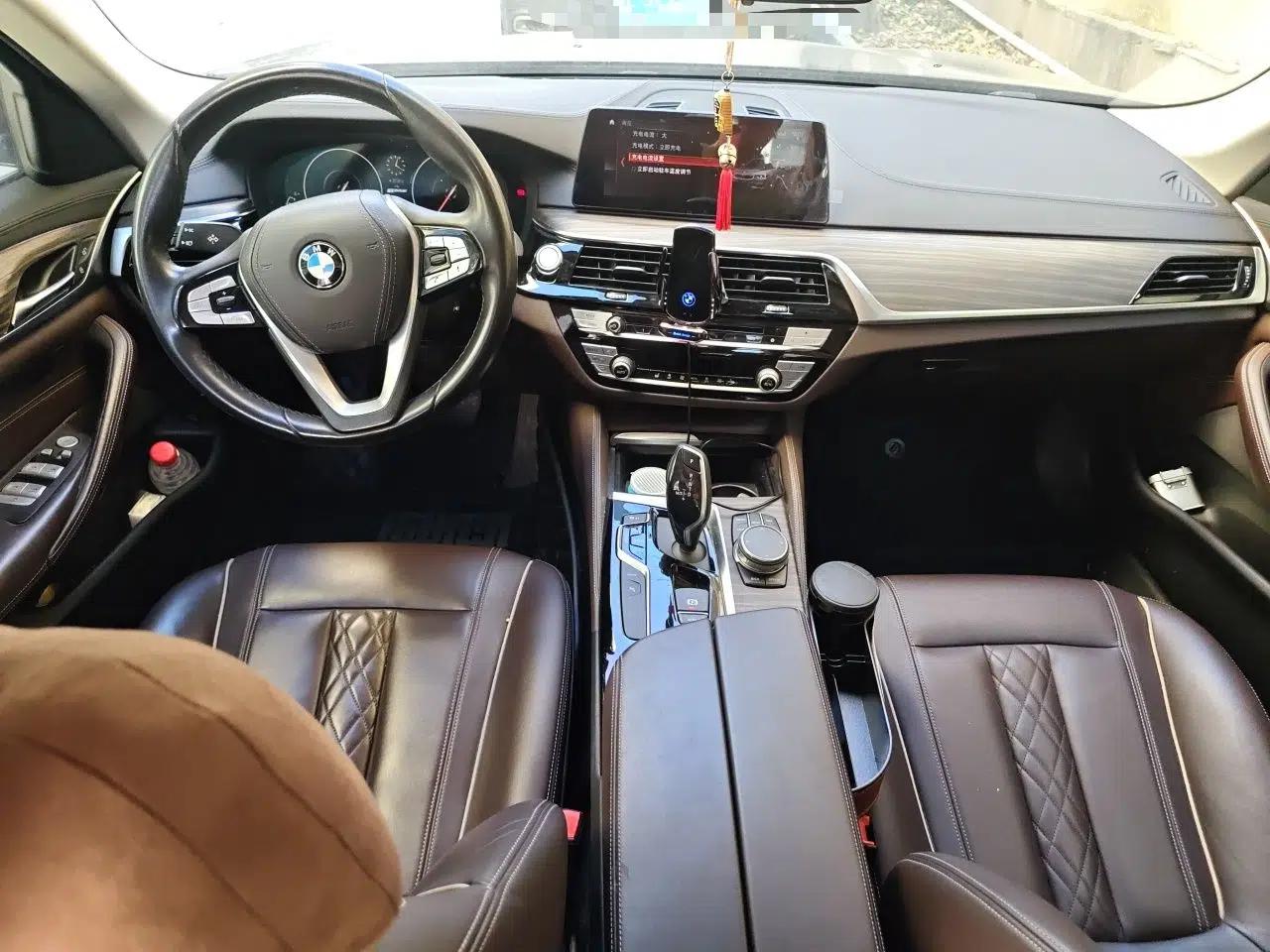 BMW 5 Series New Energy 2019 530Le Luxury Package — миниатюра 9
