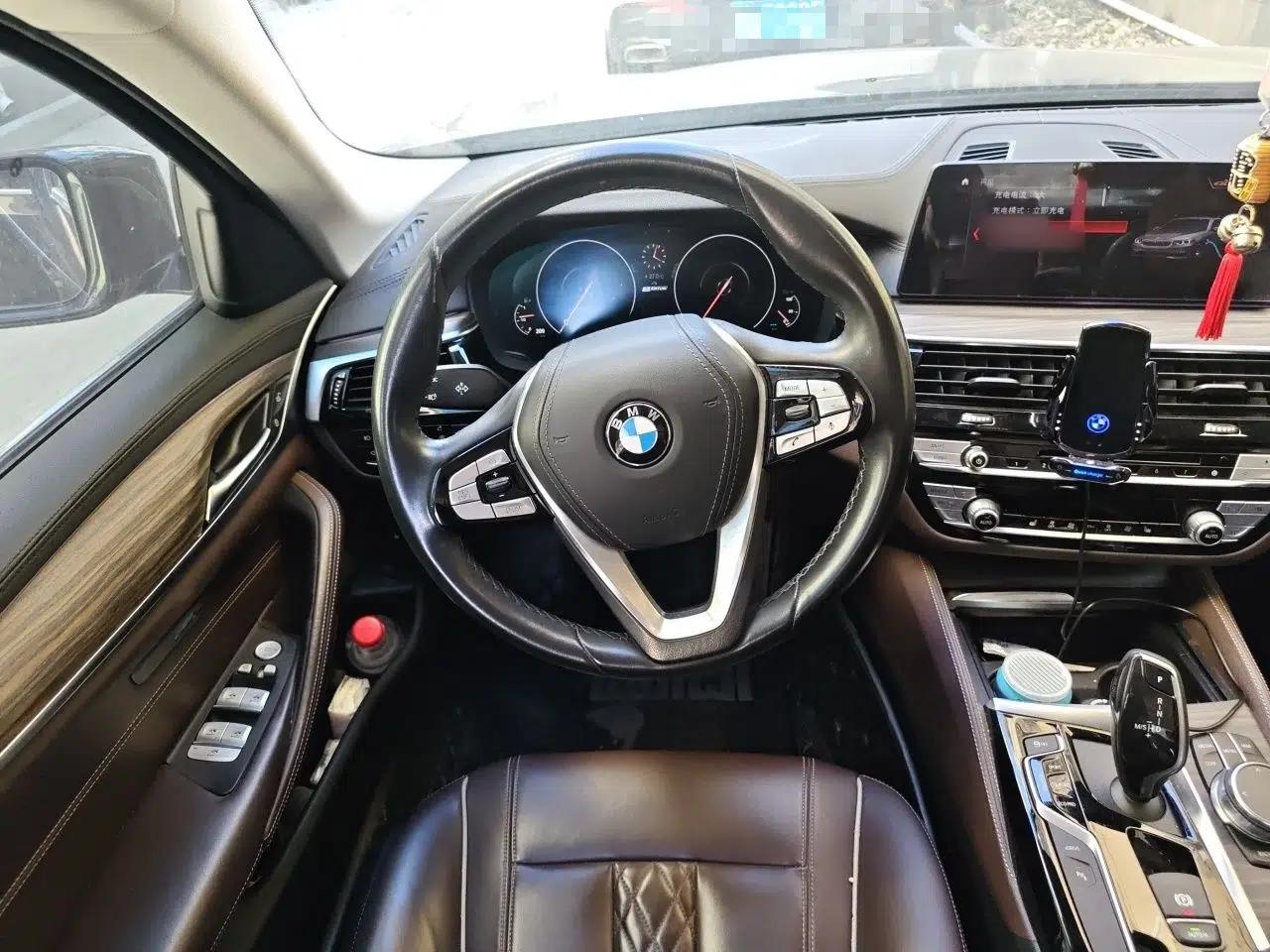 BMW 5 Series New Energy 2019 530Le Luxury Package — миниатюра 10