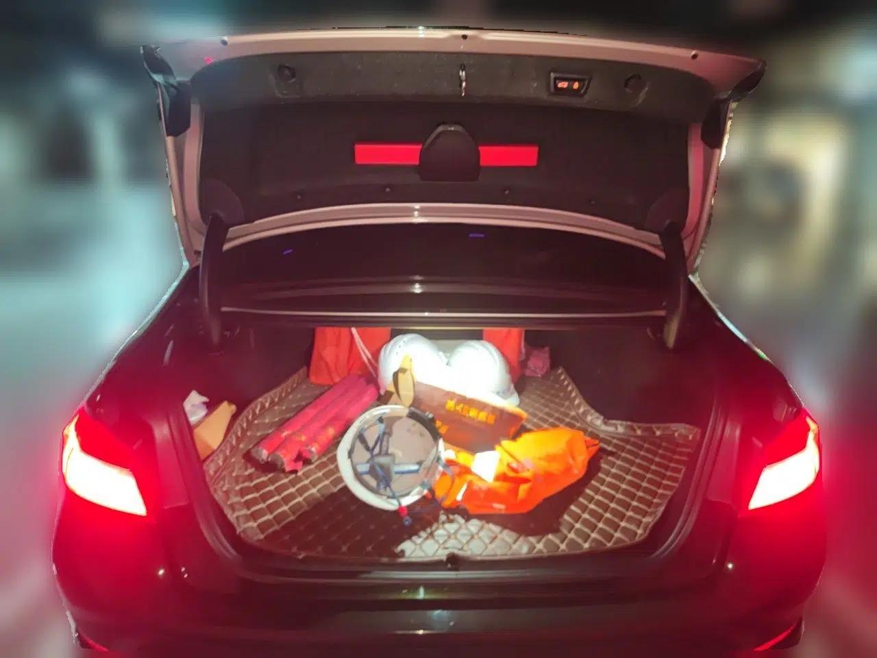BMW 5 Series New Energy 2019 Updated 530Le Pioneer Edition — миниатюра 19