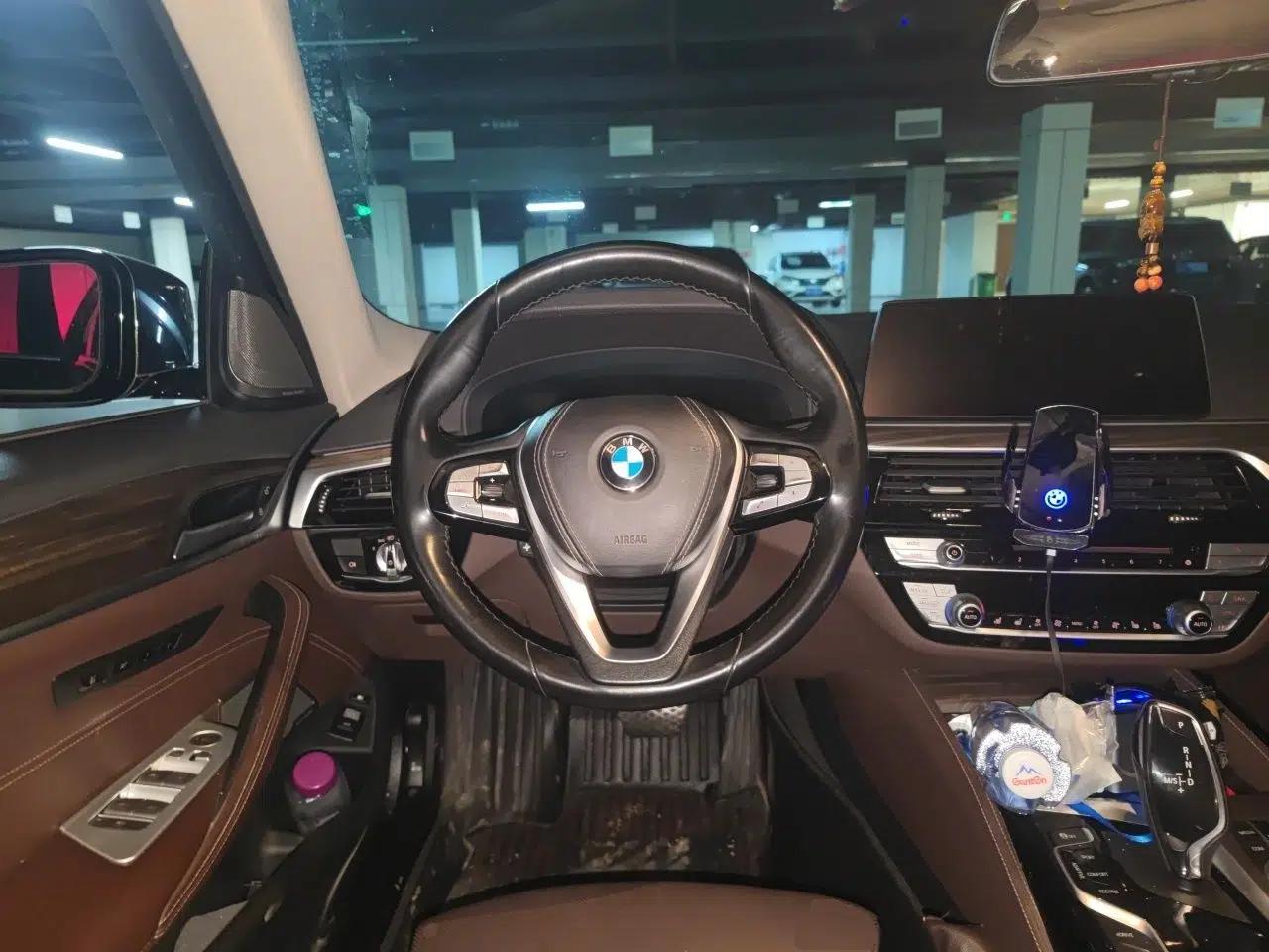 BMW 5 Series New Energy 2019 Updated 530Le Pioneer Edition — миниатюра 10