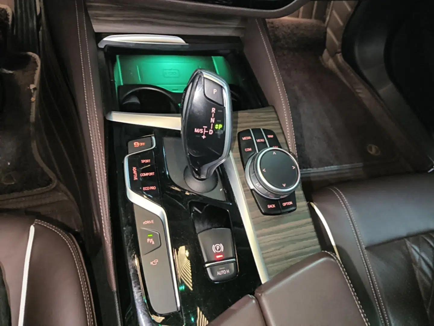 BMW 5 Series New Energy 2020 Mileage Upgrade Version 530Le Luxury Package — миниатюра 16