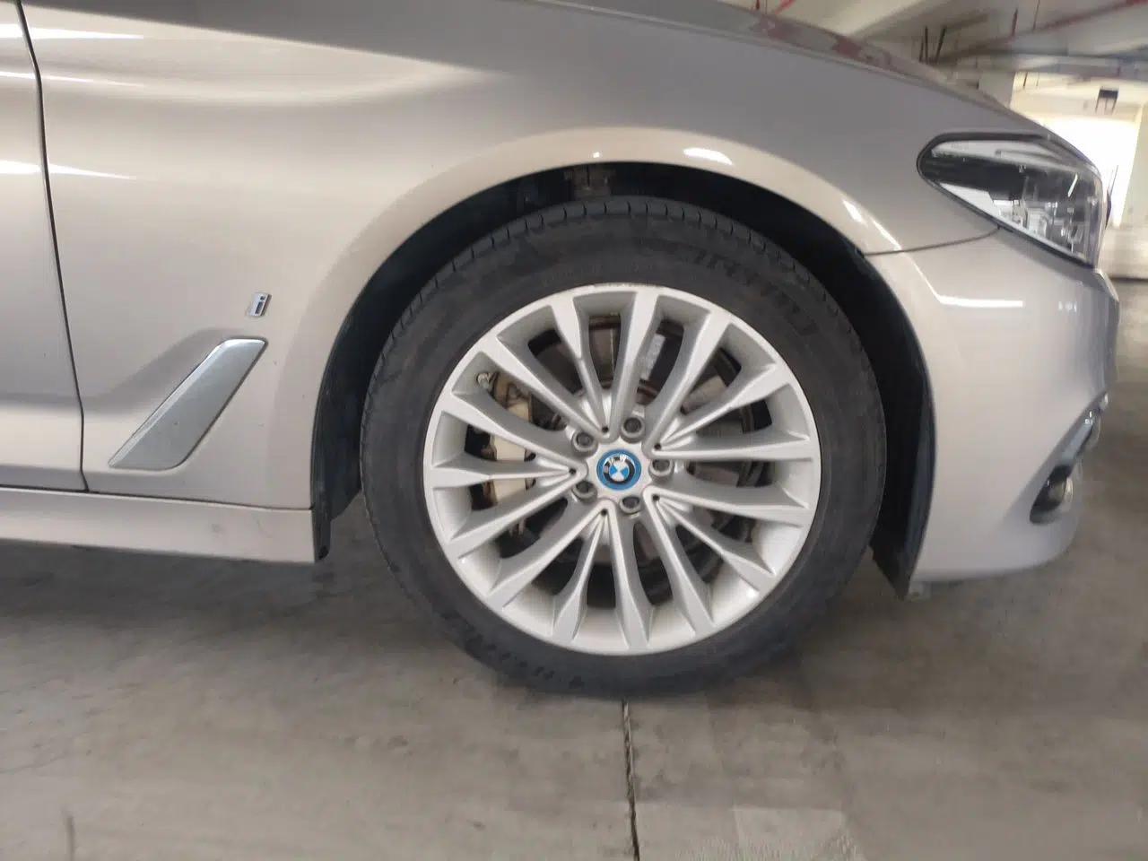 BMW 5 Series New Energy 2019 Updated Version 530Le Luxury Package — миниатюра 8