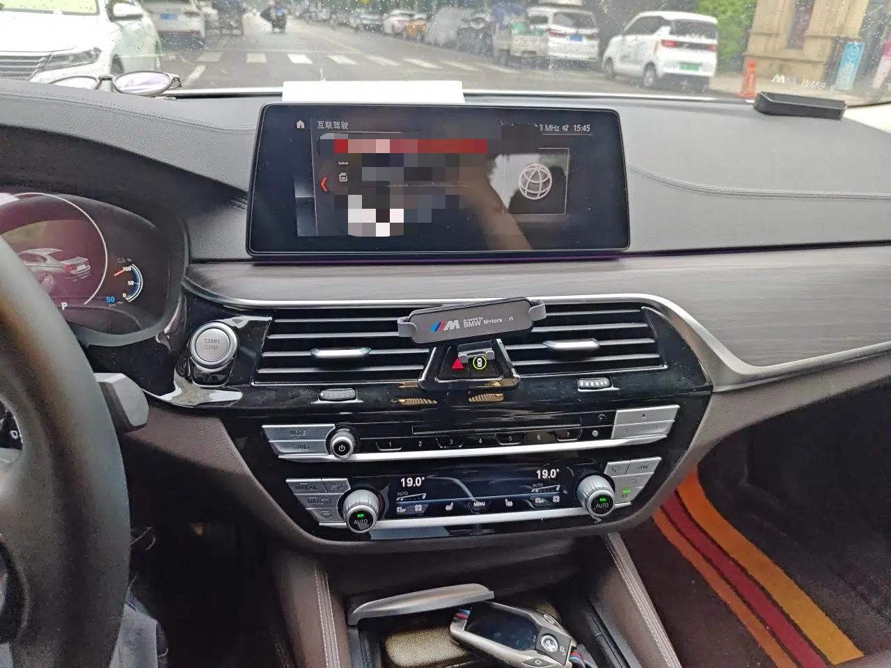 BMW 5 Series New Energy 2019 530Le Luxury Package — миниатюра 13