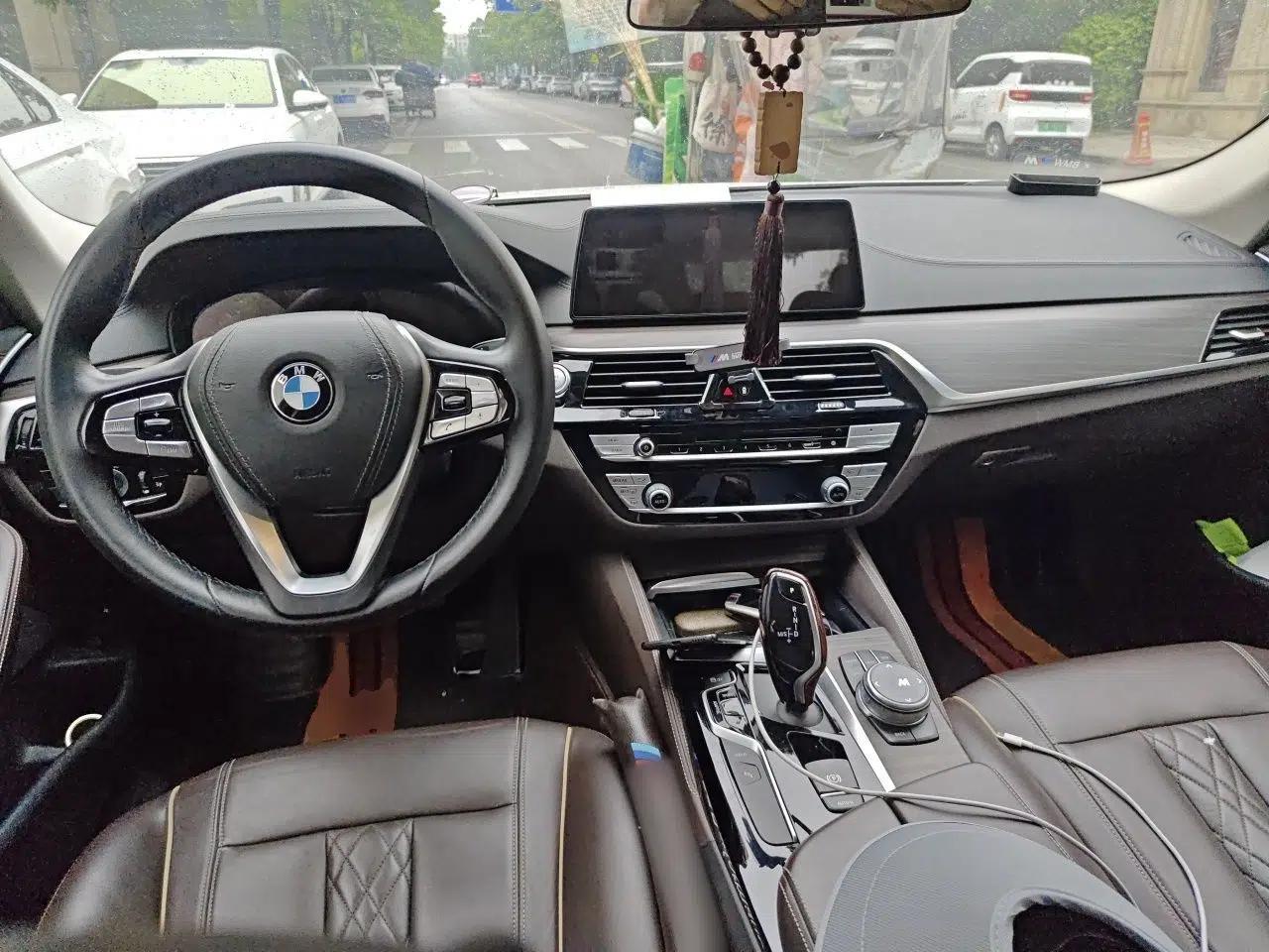 BMW 5 Series New Energy 2019 530Le Luxury Package — миниатюра 9