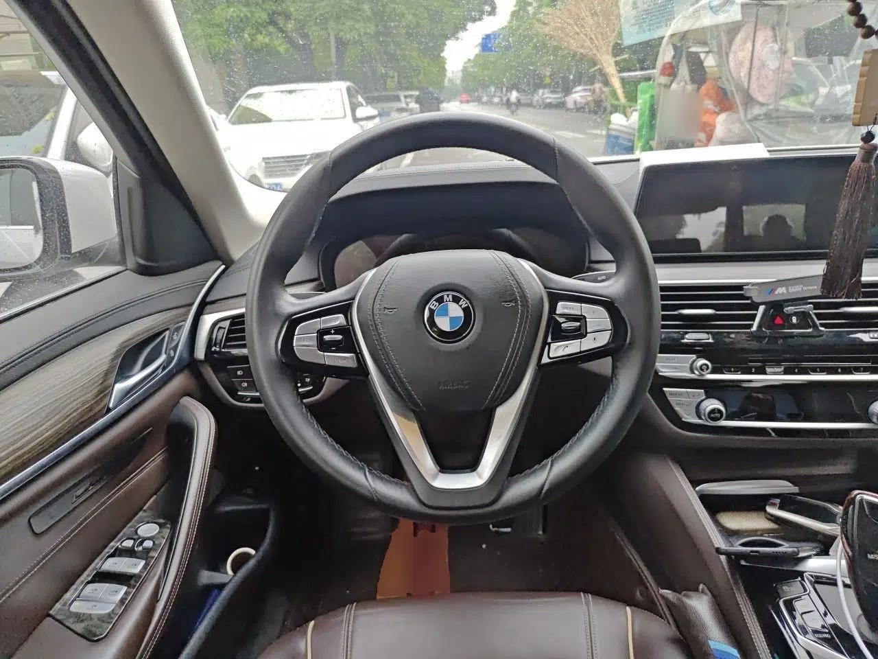 BMW 5 Series New Energy 2019 530Le Luxury Package — миниатюра 10