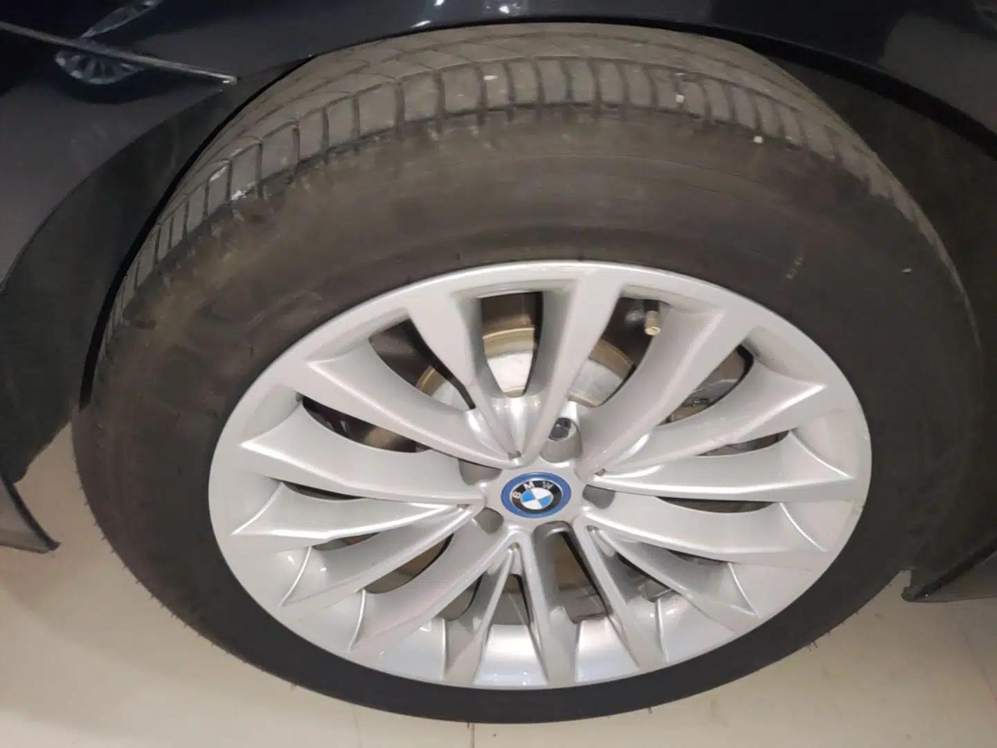 BMW 5 Series New Energy 2019 530Le Pioneer Edition — миниатюра 16
