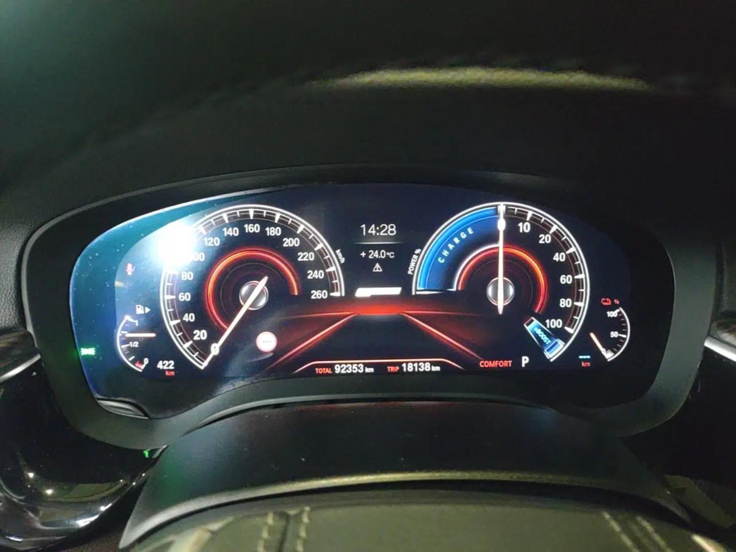BMW 5 Series New Energy 2019 530Le Pioneer Edition — миниатюра 19