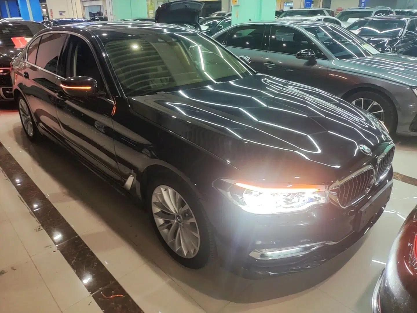 BMW 5 Series New Energy 2019 530Le Pioneer Edition — миниатюра 3