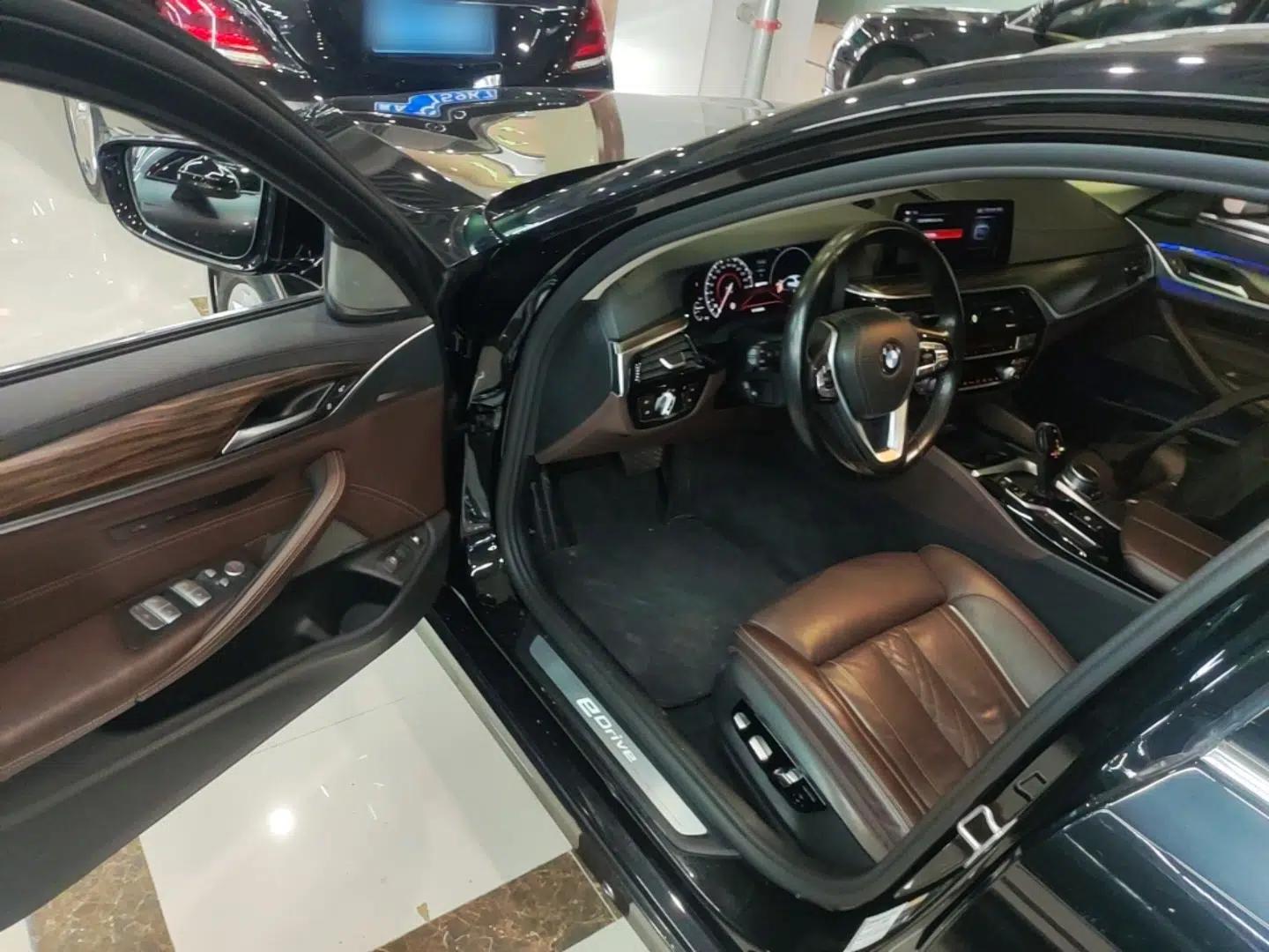 BMW 5 Series New Energy 2019 530Le Pioneer Edition — миниатюра 23