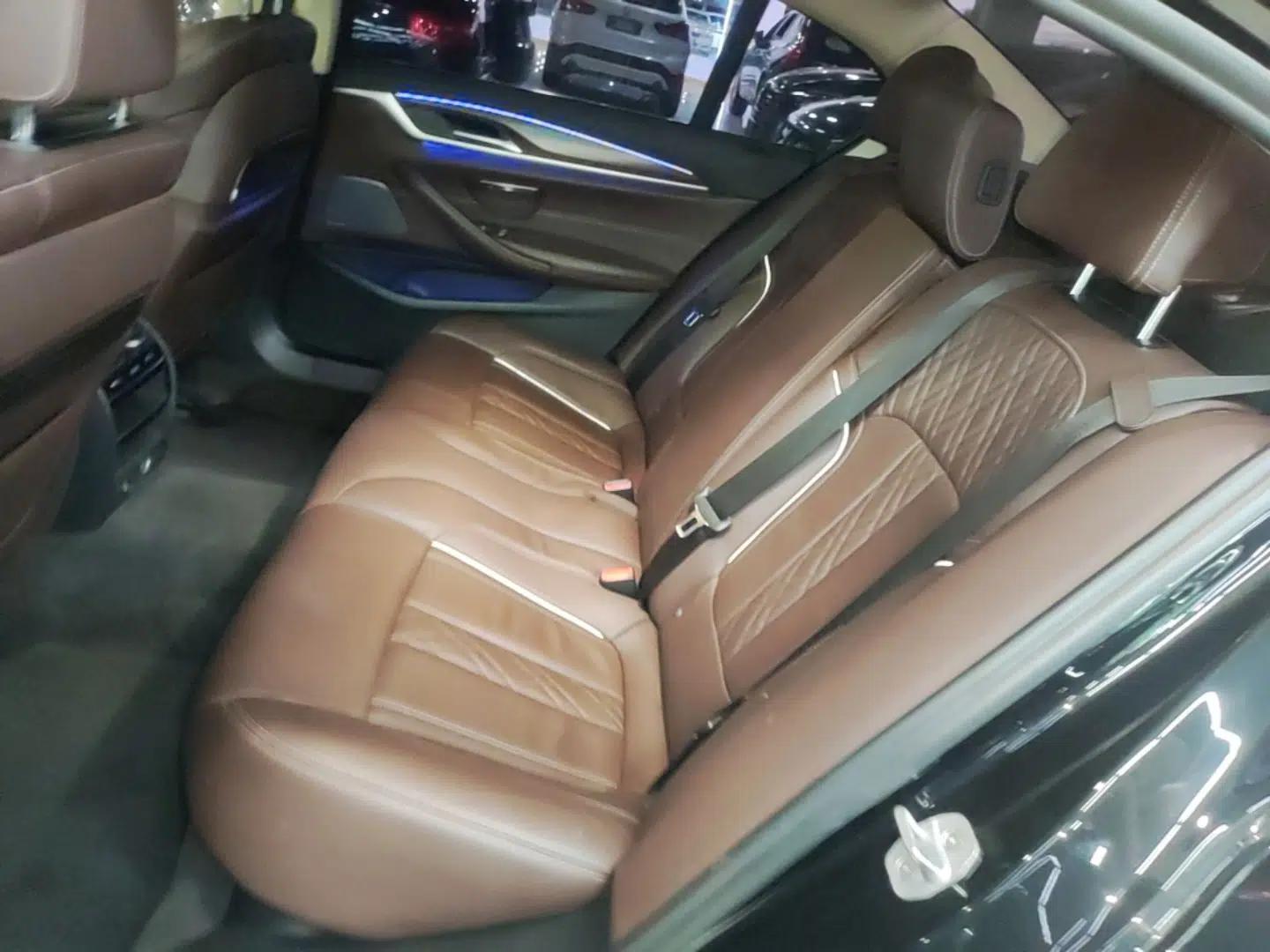 BMW 5 Series New Energy 2019 530Le Pioneer Edition — миниатюра 25