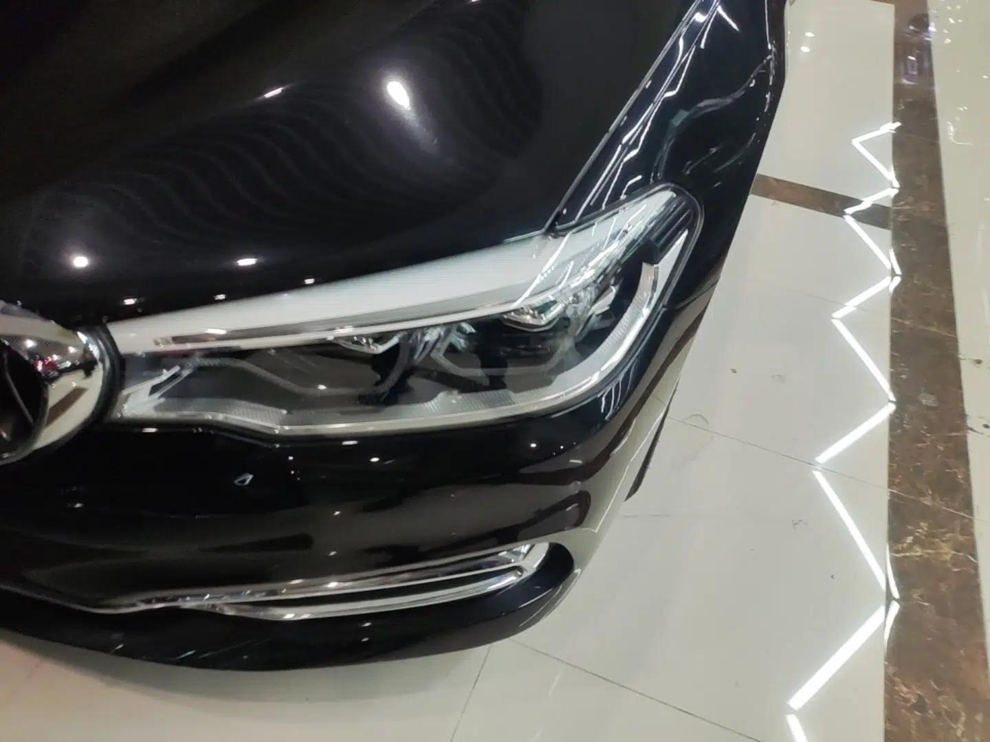 BMW 5 Series New Energy 2019 530Le Pioneer Edition — миниатюра 8