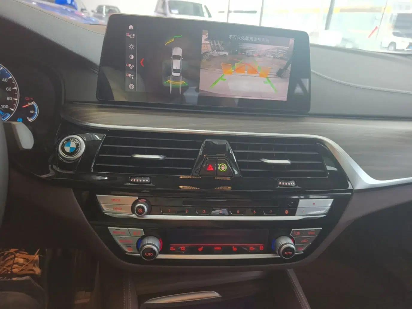 BMW 5 Series New Energy 2019 530Le Luxury Package — миниатюра 15
