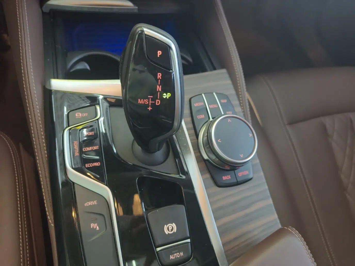 BMW 5 Series New Energy 2019 530Le Luxury Package — миниатюра 16
