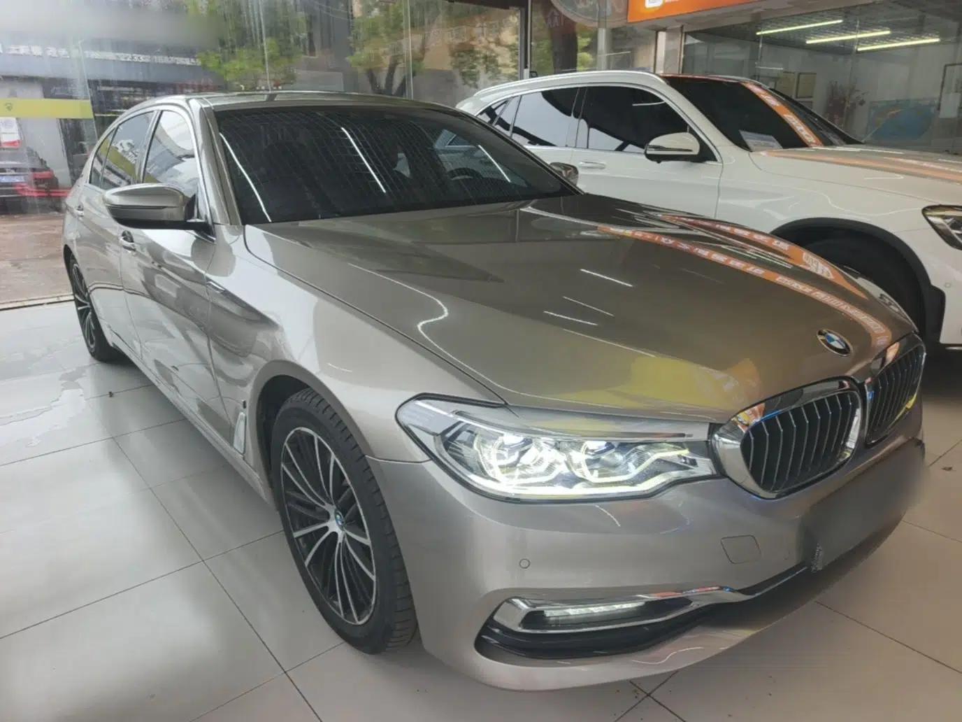 BMW 5 Series New Energy 2019 530Le Luxury Package — миниатюра 3