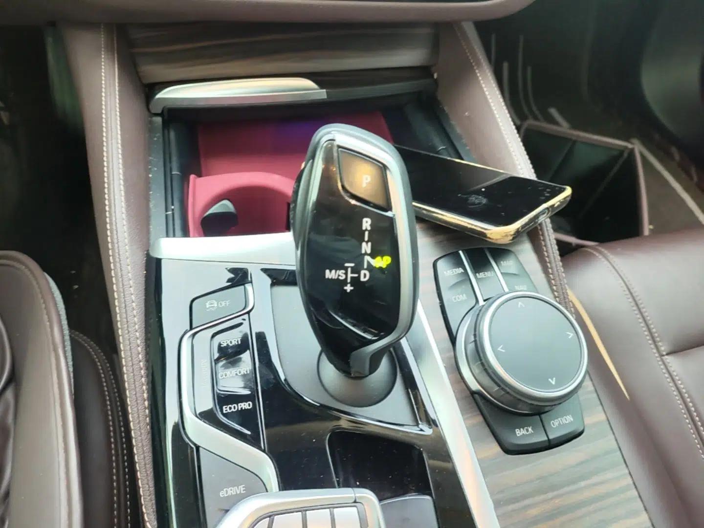 BMW 5 Series New Energy 2019 Updated Version 530Le Luxury Package — миниатюра 16
