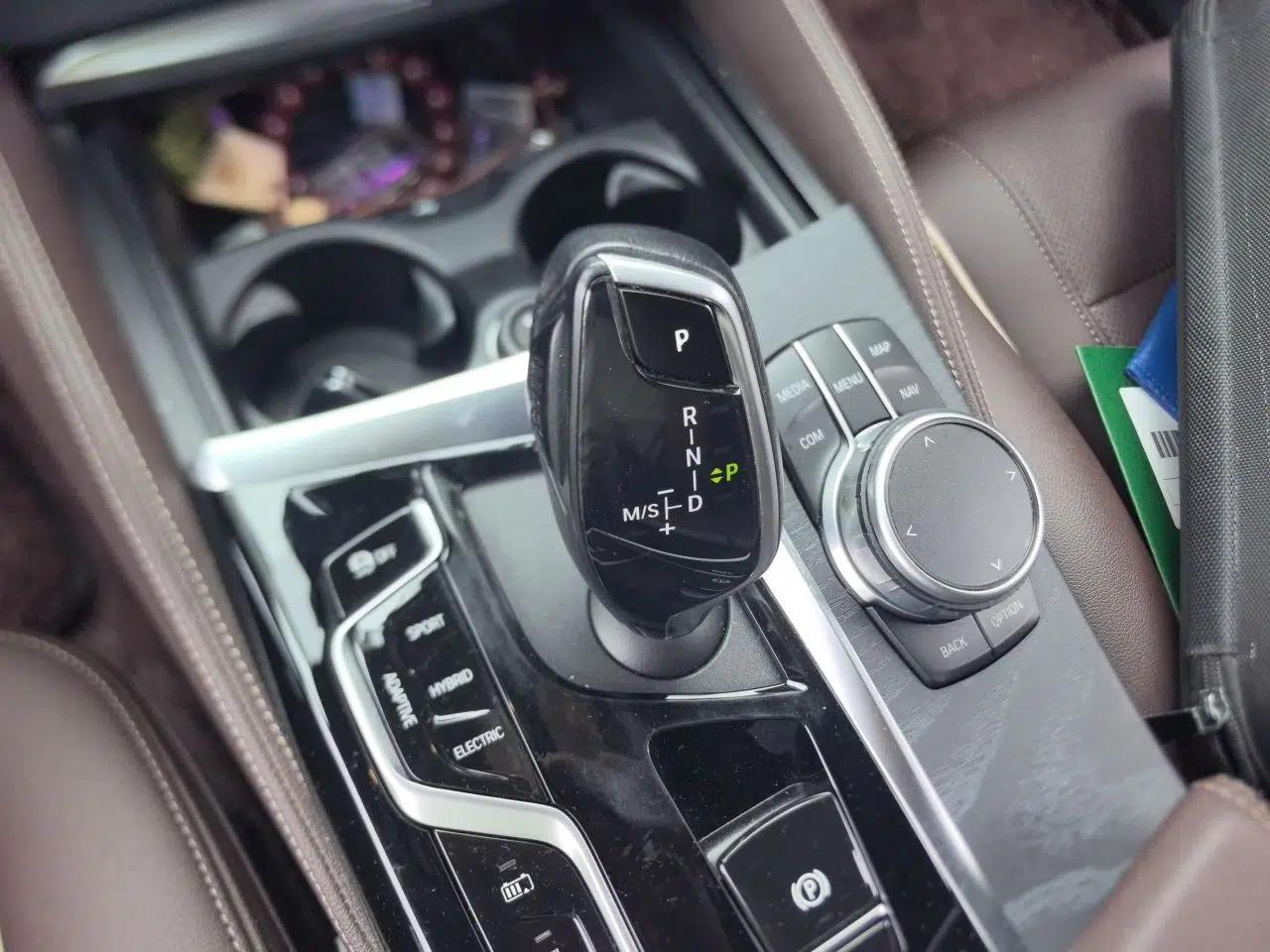 BMW 5 Series New Energy 2022 Restyled 535Le M Sport Package — миниатюра 14
