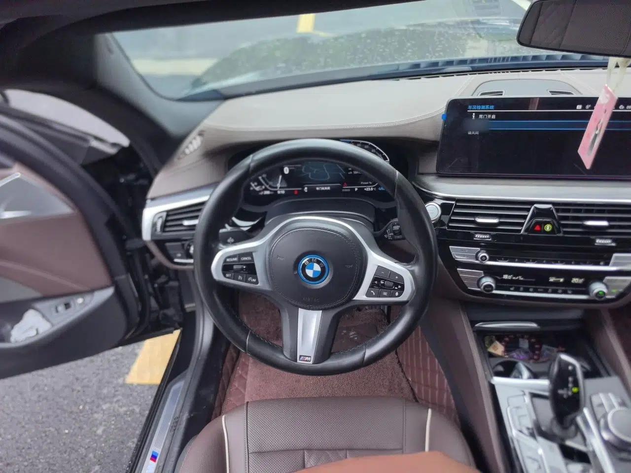 BMW 5 Series New Energy 2022 Restyled 535Le M Sport Package — миниатюра 10