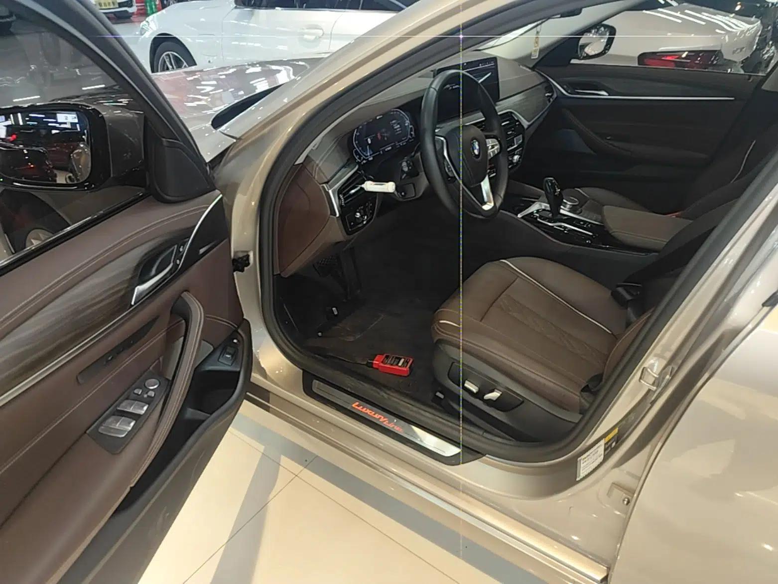 BMW 5 Series New Energy 2021 535Le Luxury Package — миниатюра 18