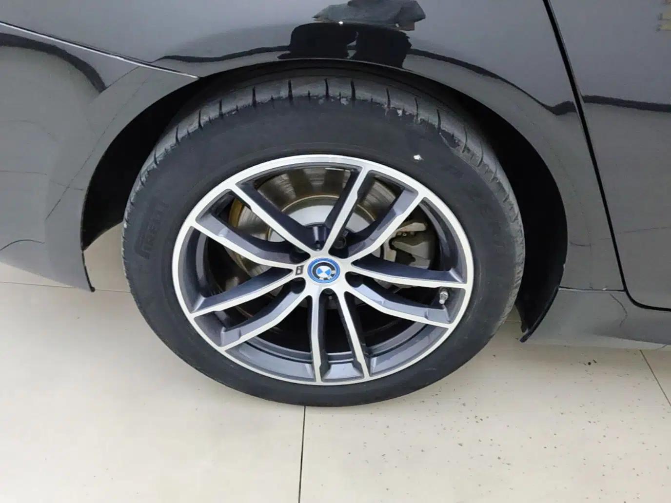 BMW 5 Series New Energy 2022 Restyled 535Le M Sport Package — миниатюра 11