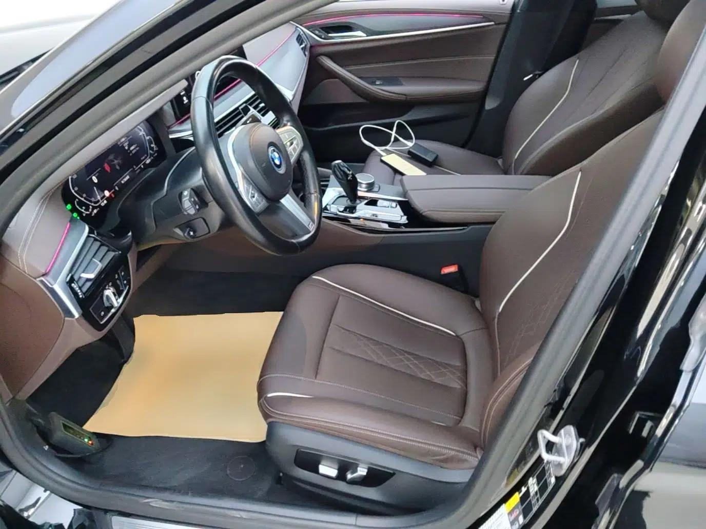 BMW 5 Series New Energy 2022 Restyled 535Le M Sport Package — миниатюра 17