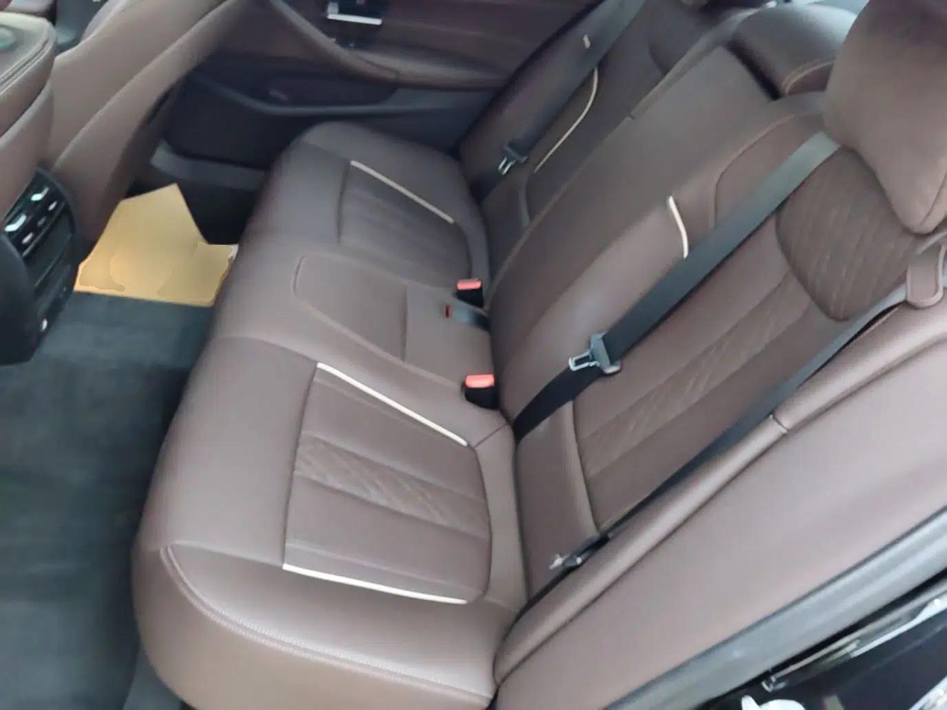 BMW 5 Series New Energy 2022 Restyled 535Le M Sport Package — миниатюра 20