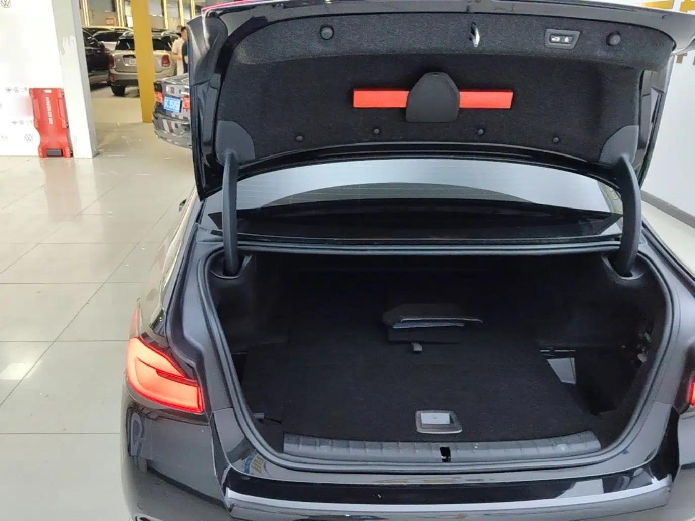 BMW 5 Series New Energy 2022 Restyled 535Le M Sport Package — миниатюра 22