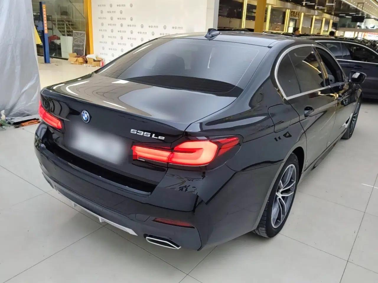 BMW 5 Series New Energy 2022 Restyled 535Le M Sport Package — миниатюра 6
