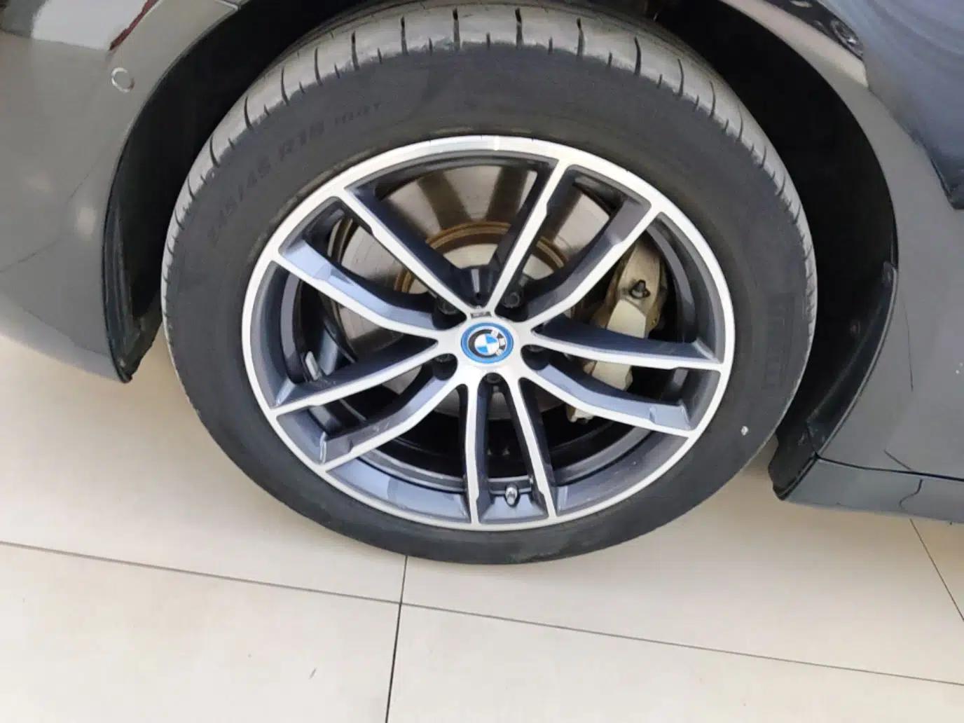 BMW 5 Series New Energy 2022 Restyled 535Le M Sport Package — миниатюра 10