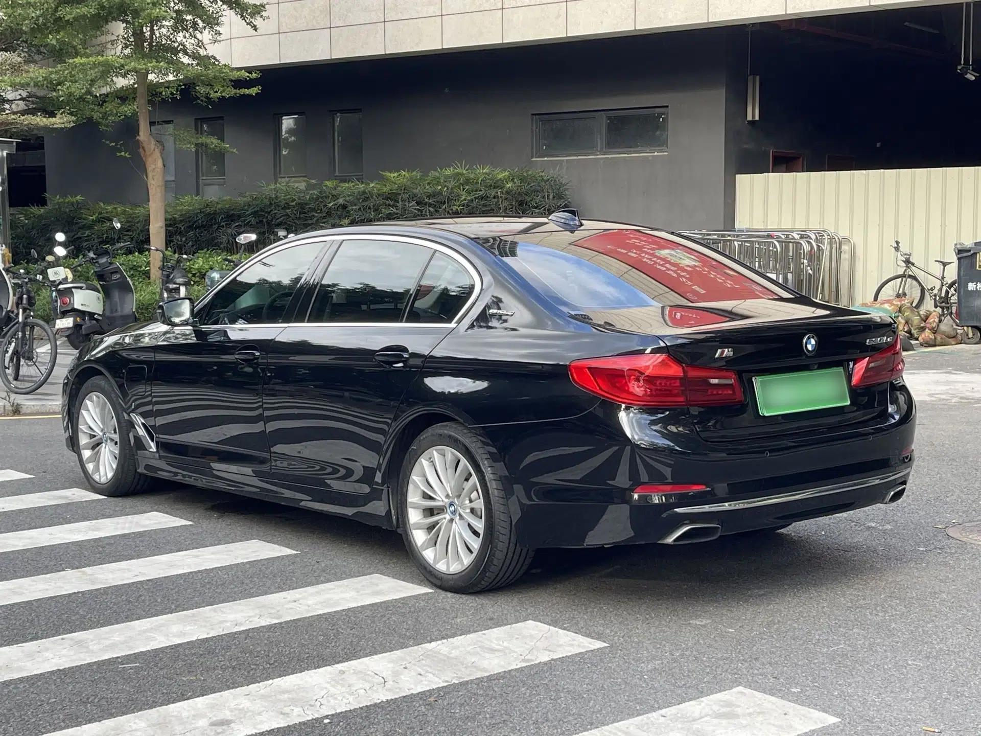 BMW 5 Series New Energy 2019 Updated 530Le Pioneer Edition — миниатюра 13
