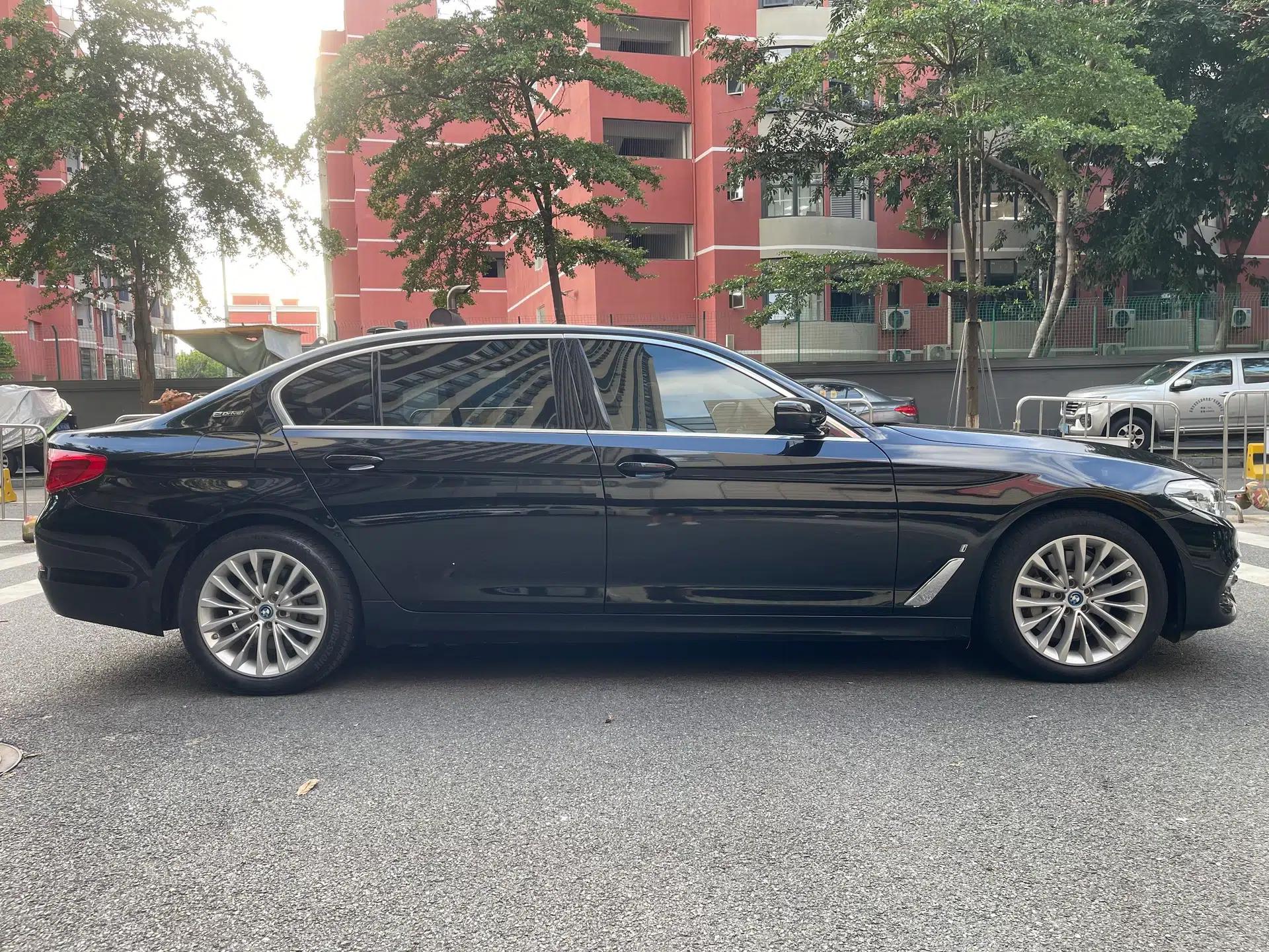 BMW 5 Series New Energy 2019 Updated 530Le Pioneer Edition — миниатюра 16