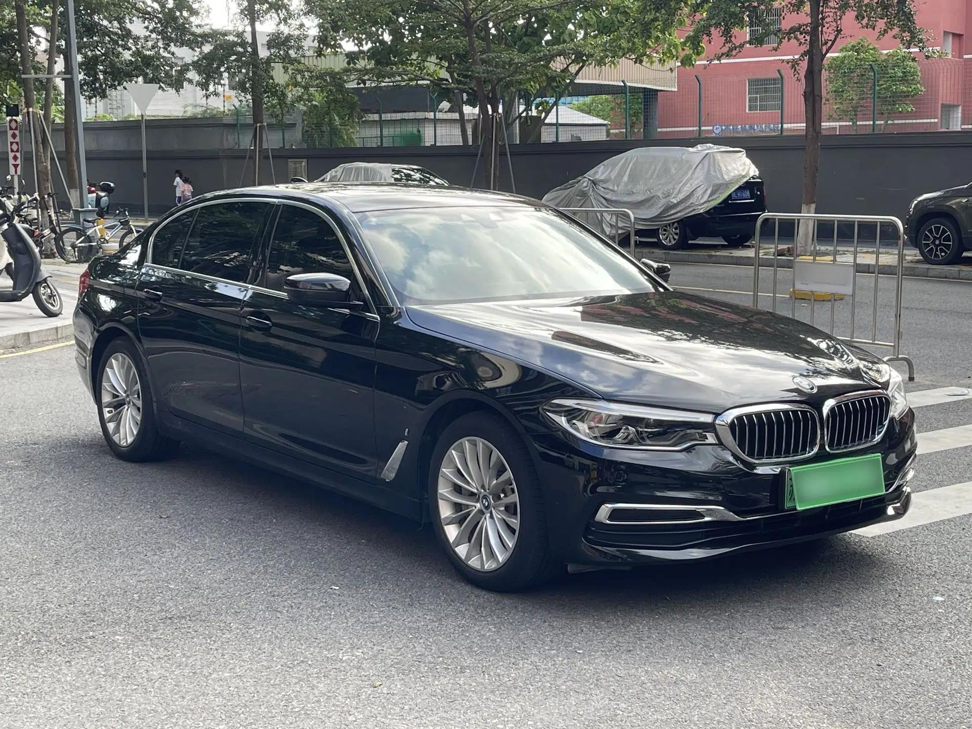 BMW 5 Series New Energy 2019 Updated 530Le Pioneer Edition — миниатюра 17