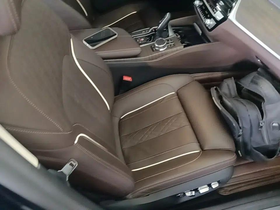 BMW 5 Series New Energy 2019 Updated 530Le Pioneer Edition — миниатюра 26