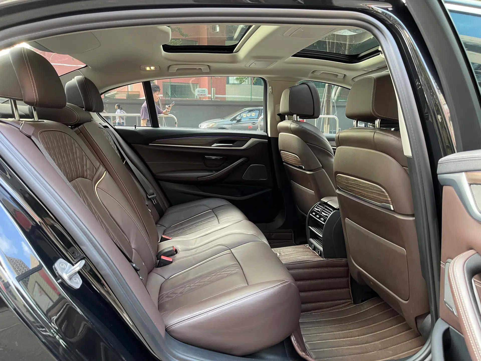 BMW 5 Series New Energy 2019 Updated 530Le Pioneer Edition — миниатюра 33
